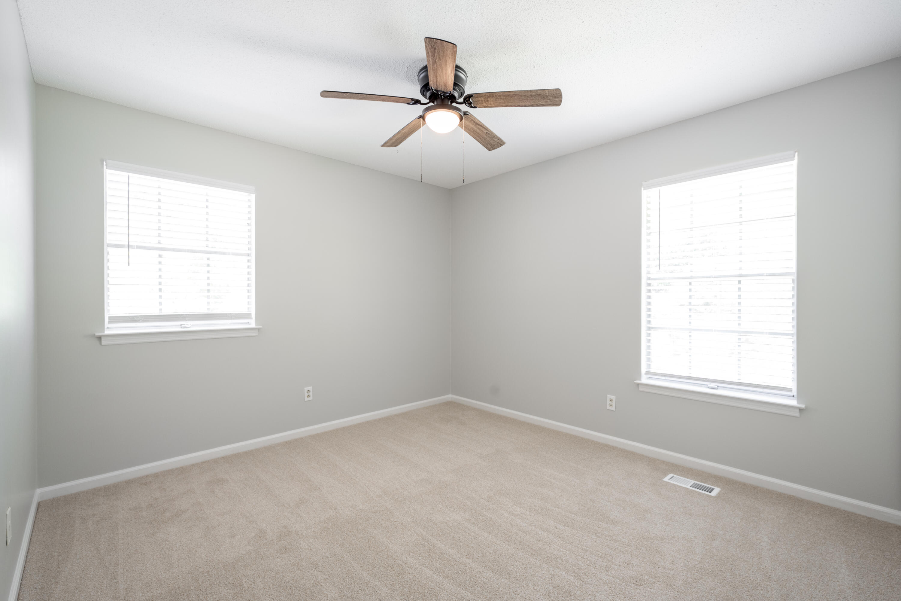 4802 Woodland Circle