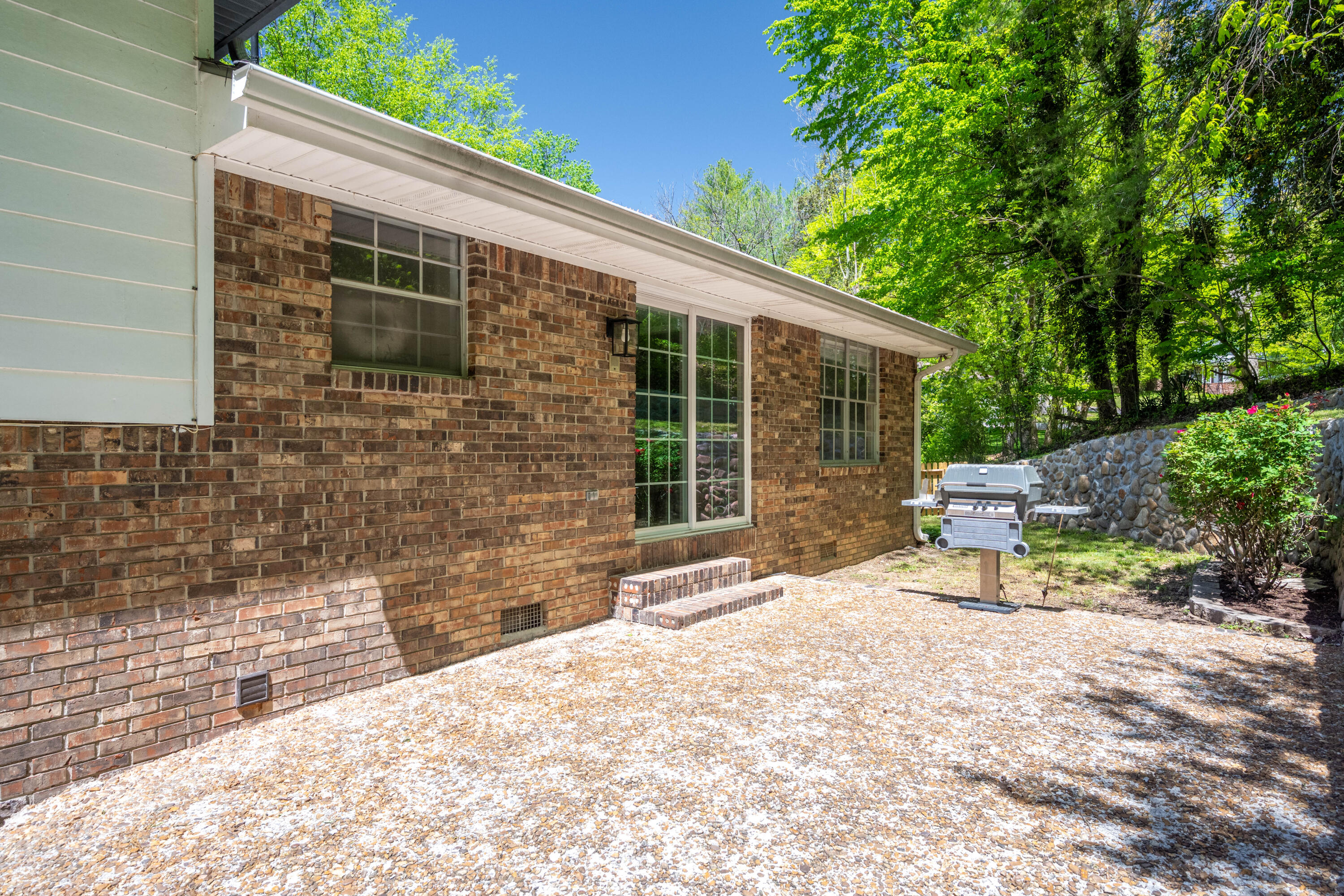 4802 Woodland Circle