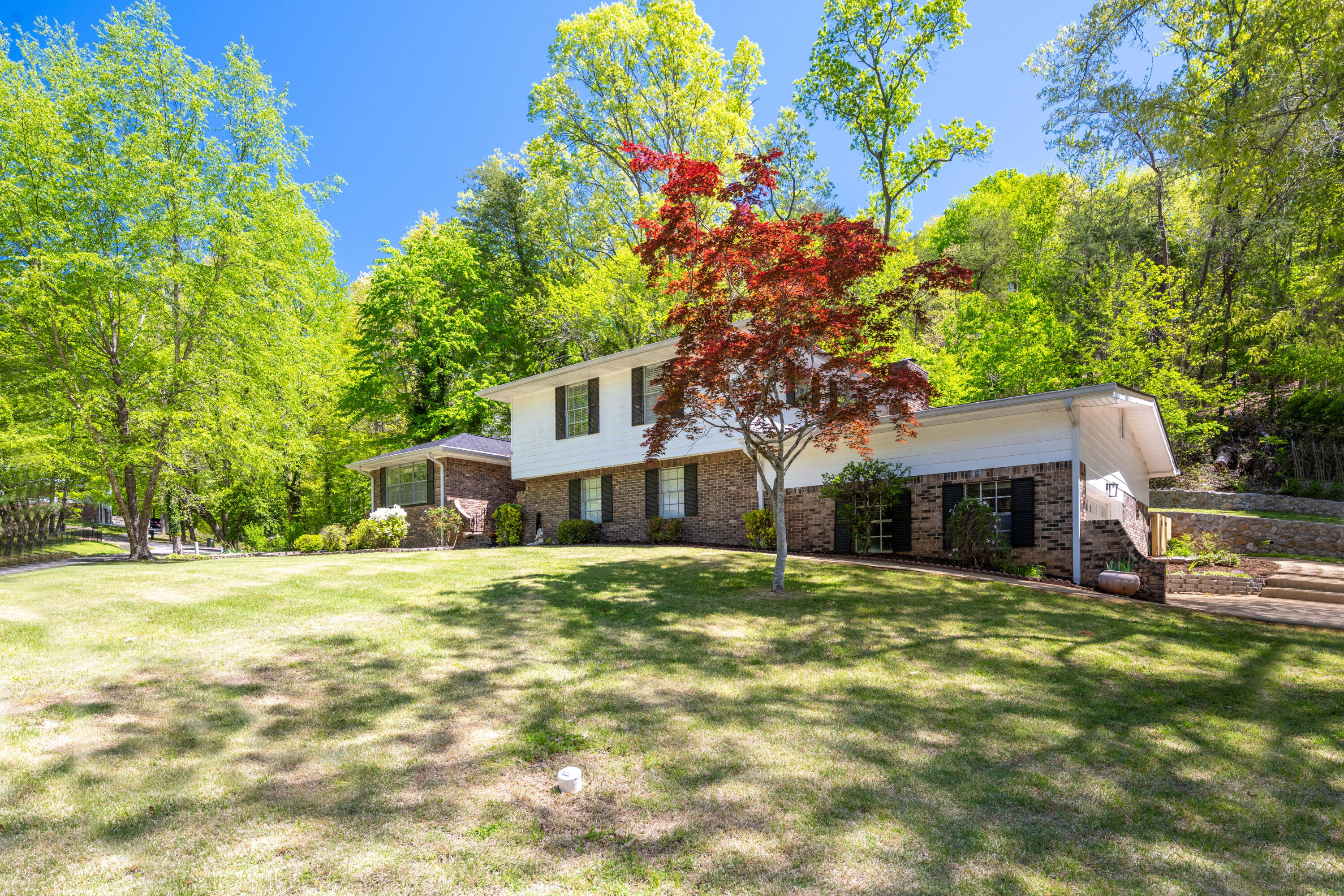 4802 Woodland Circle