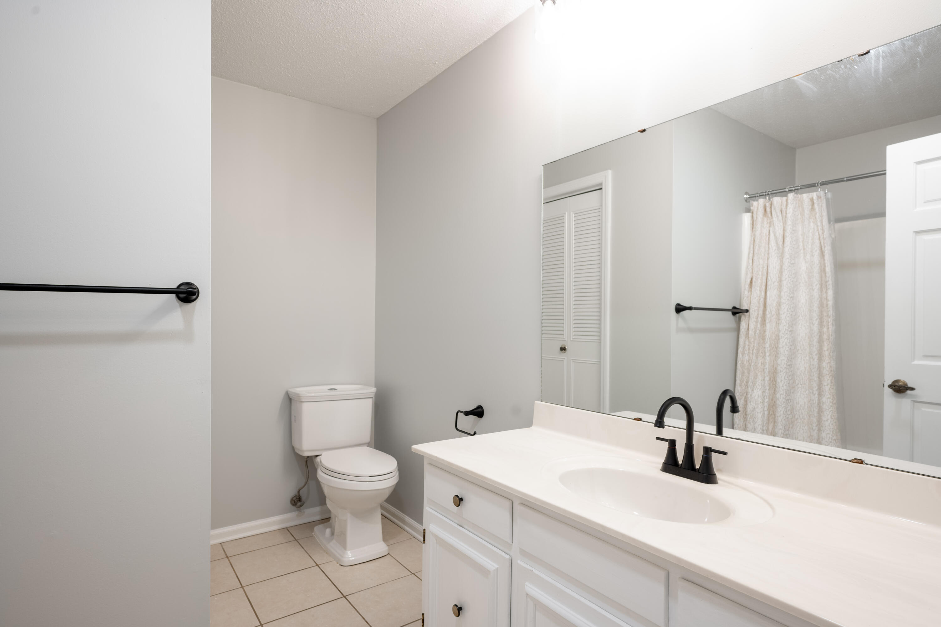 4802 Woodland Circle