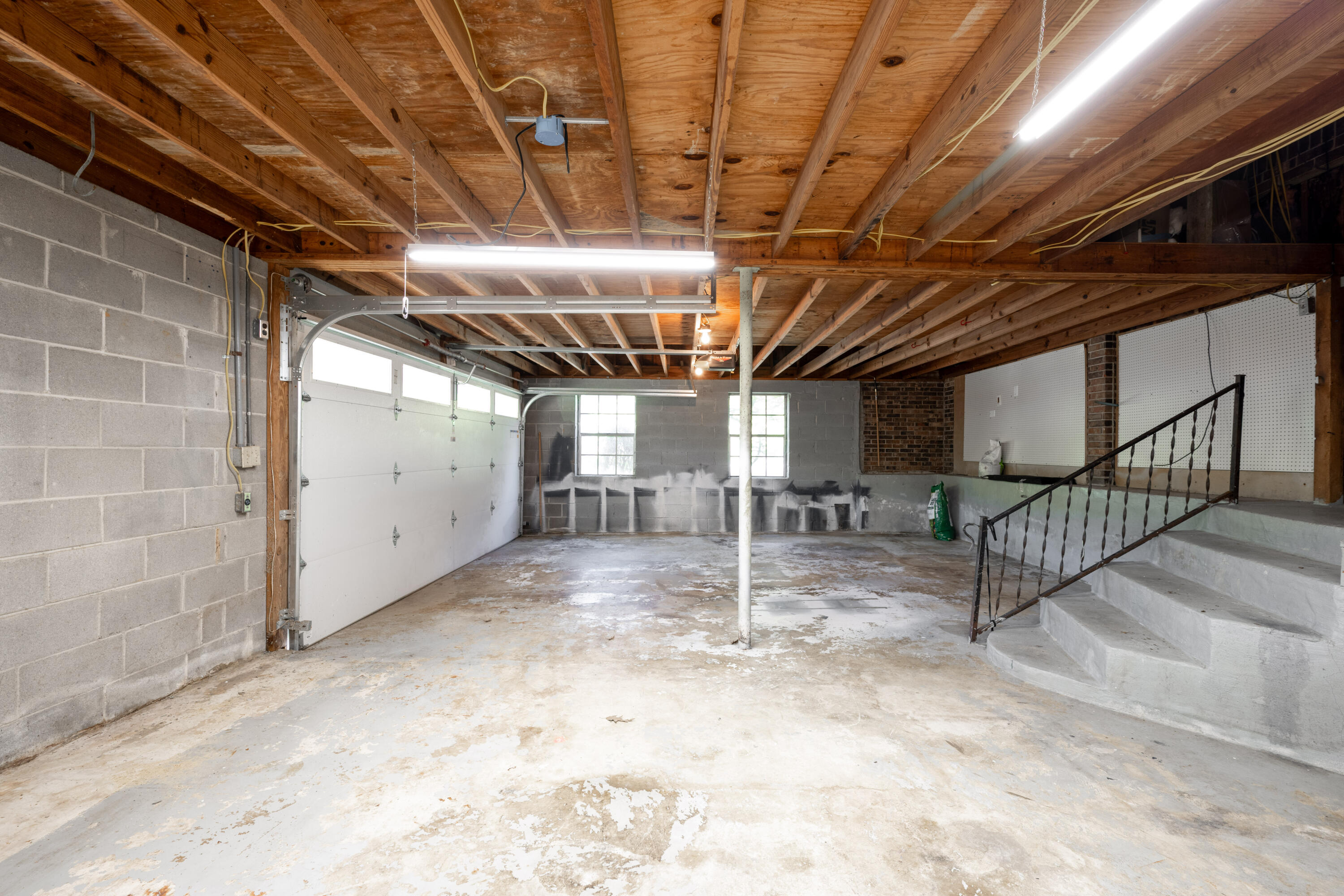 4802 Woodland Circle