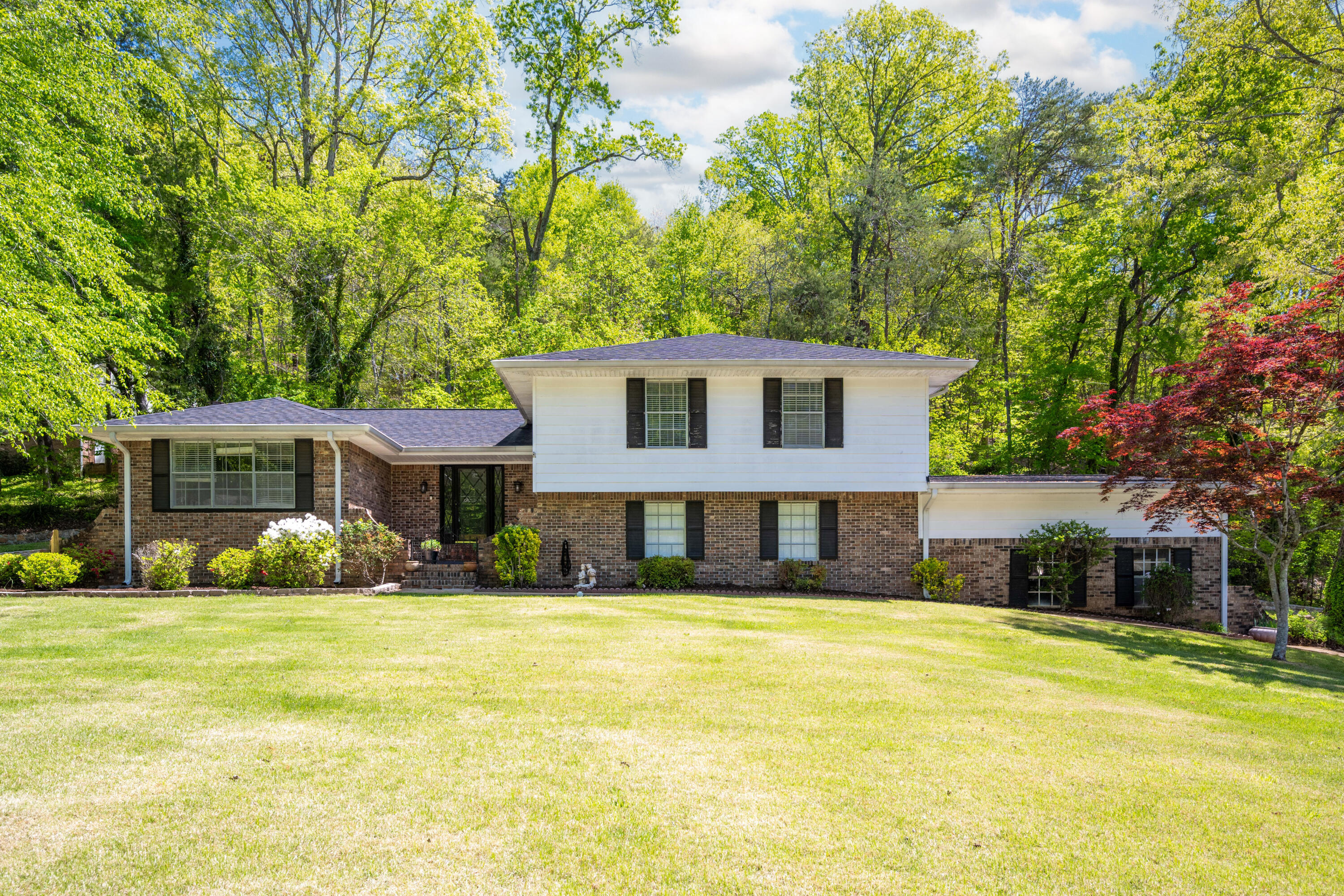 4802 Woodland Circle