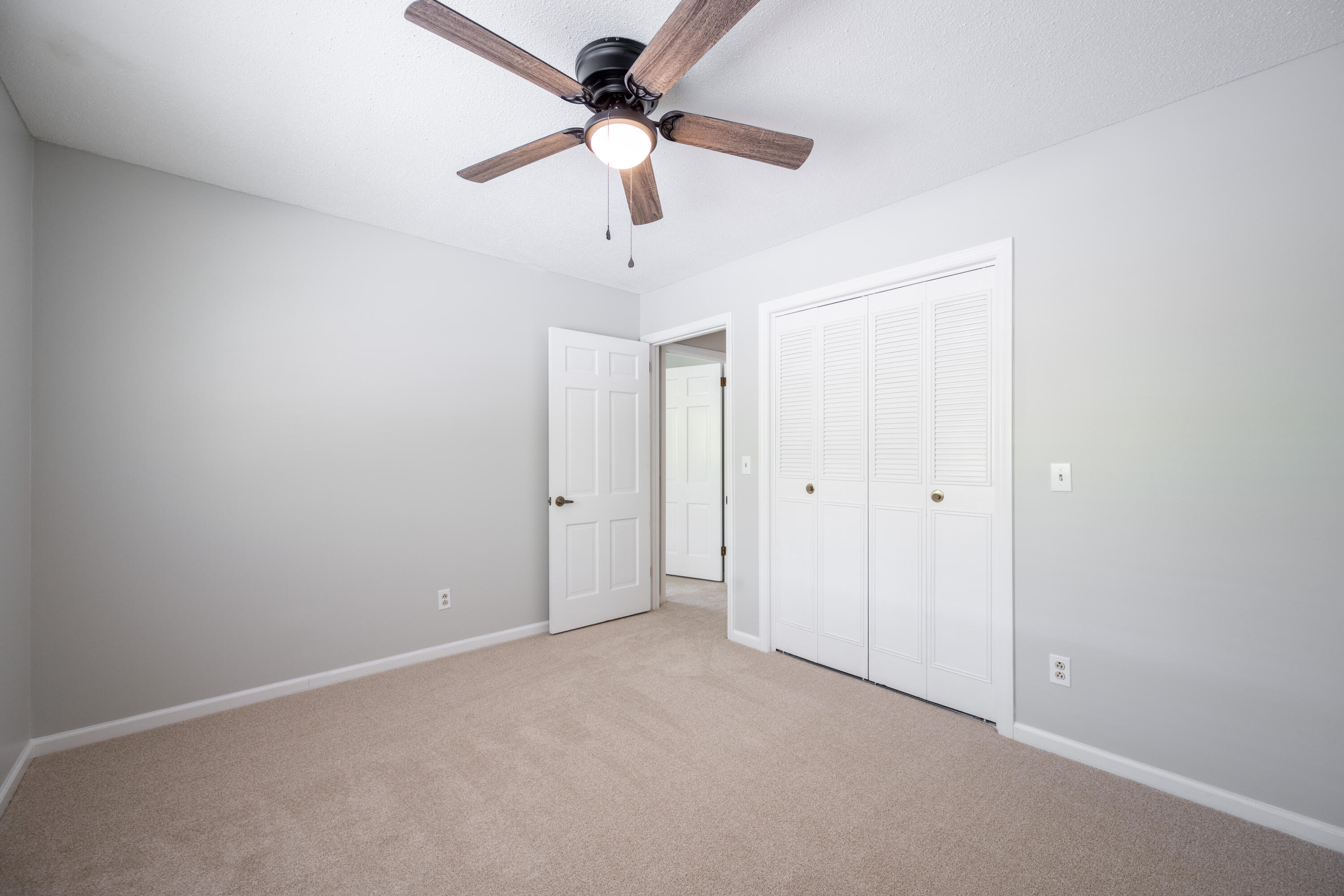 4802 Woodland Circle