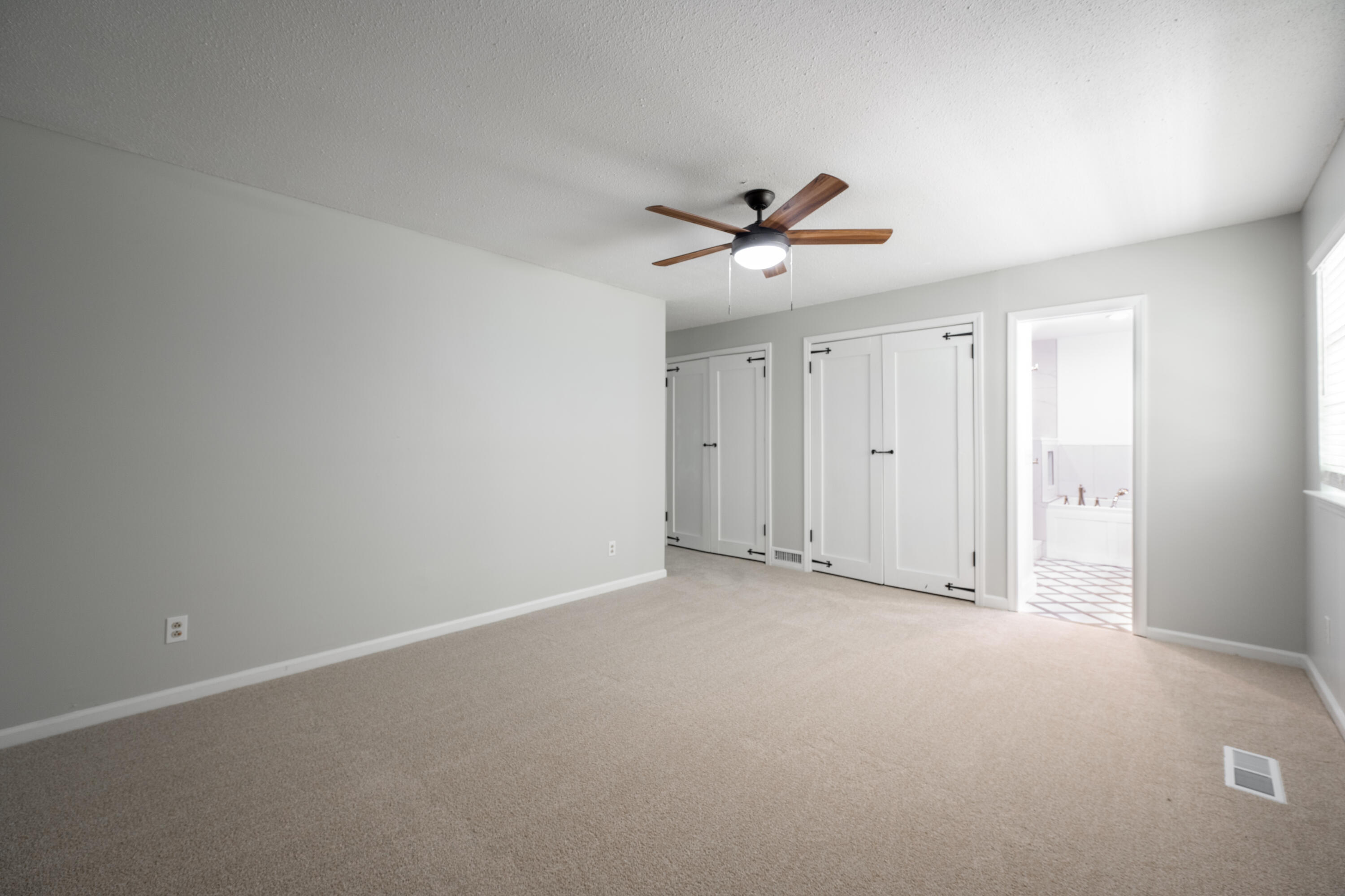 4802 Woodland Circle