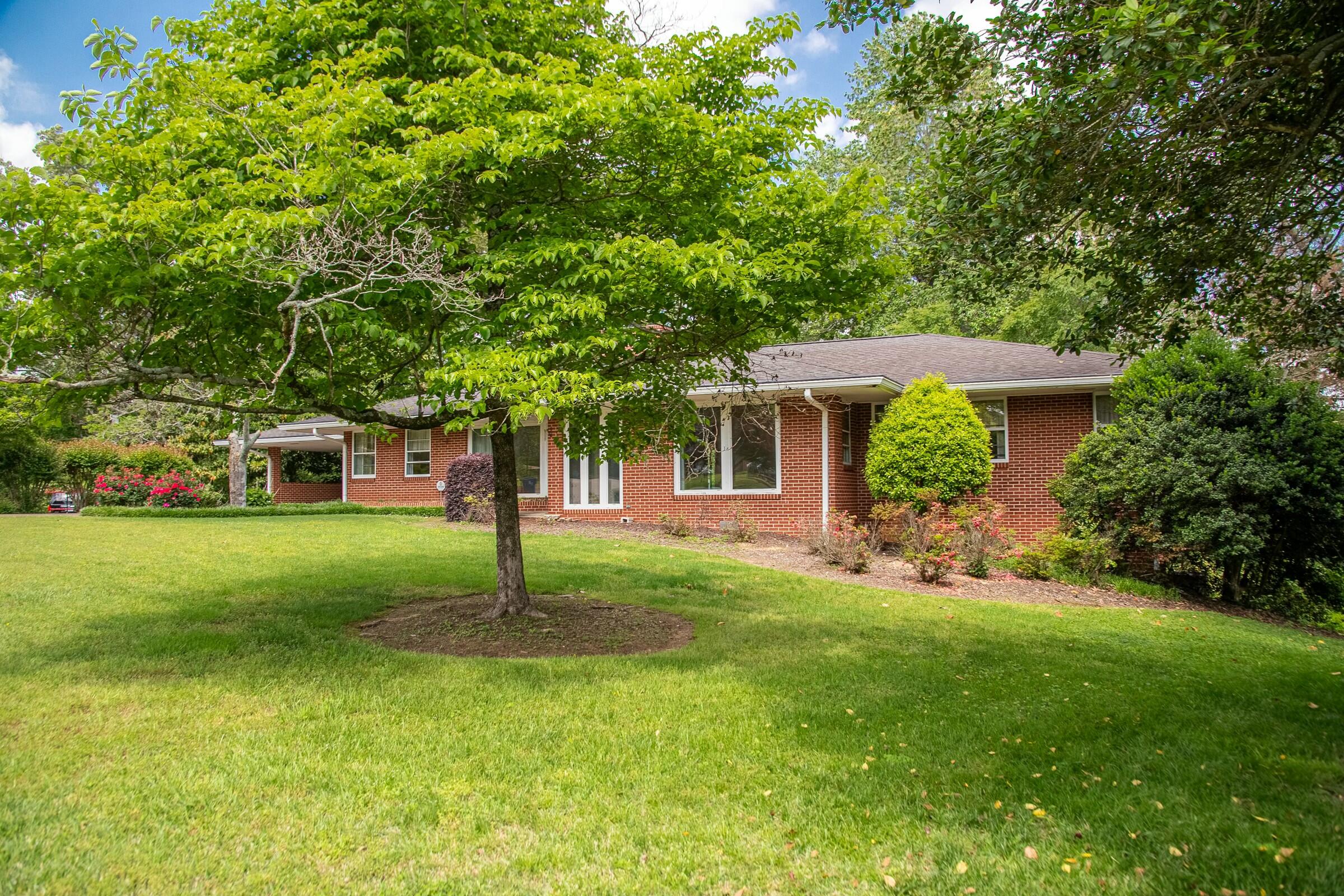 8 N Lynncrest Drive