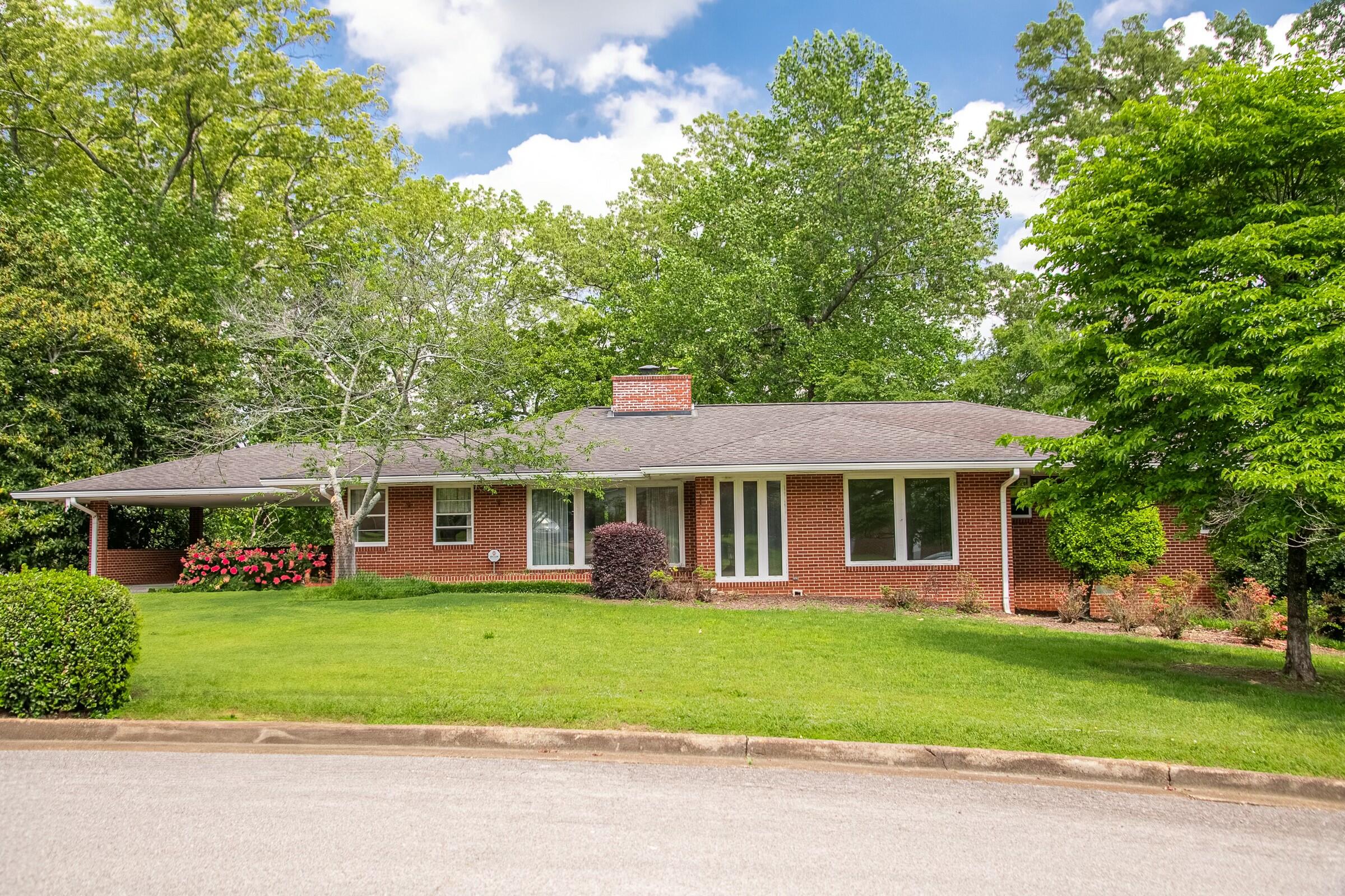 8 N Lynncrest Drive