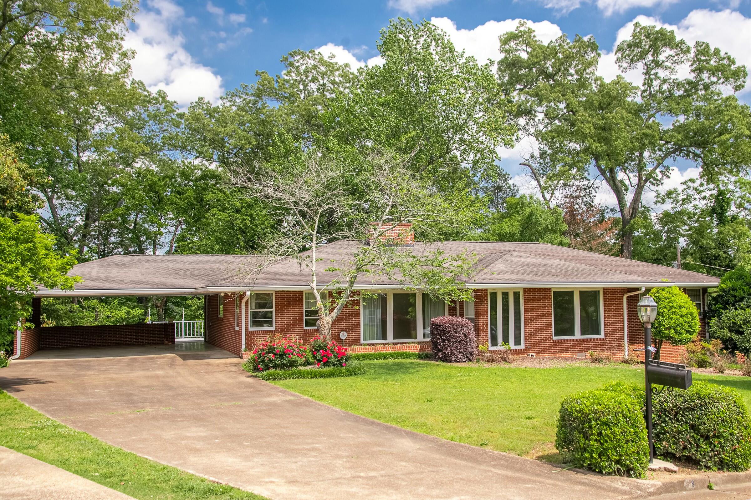 8 N Lynncrest Drive