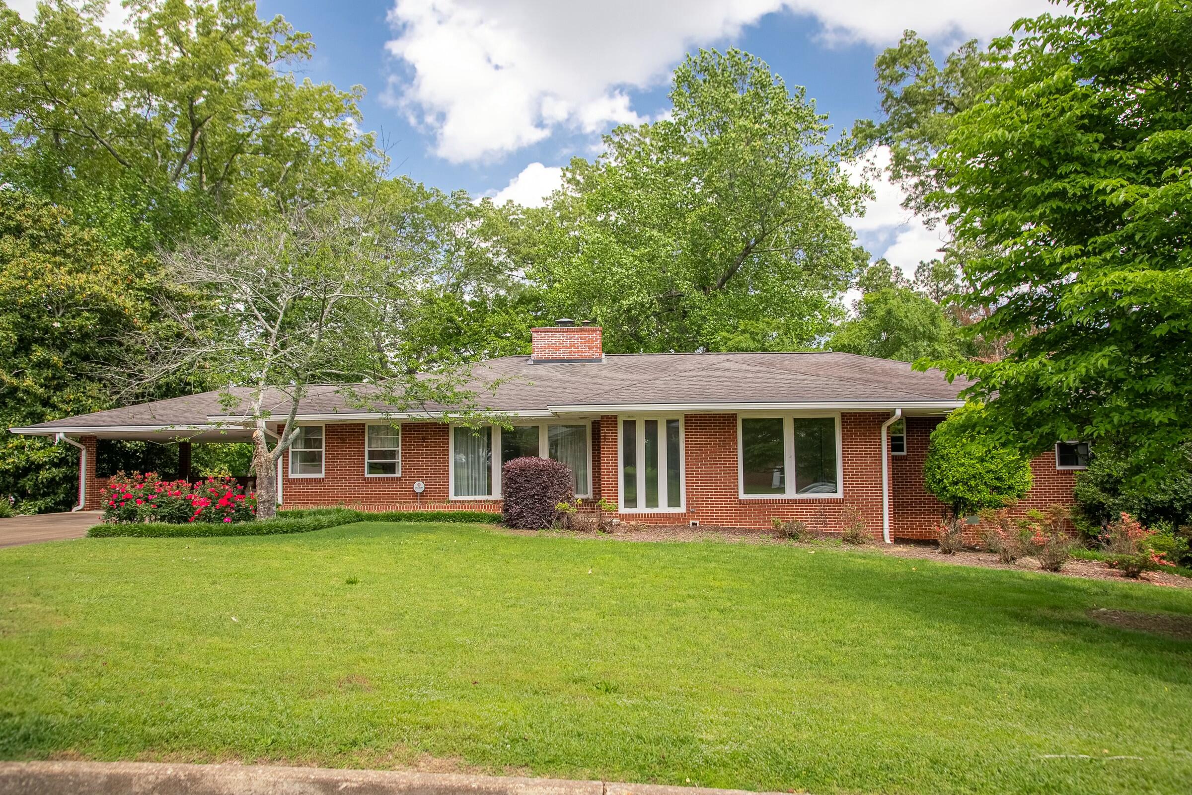 8 N Lynncrest Drive
