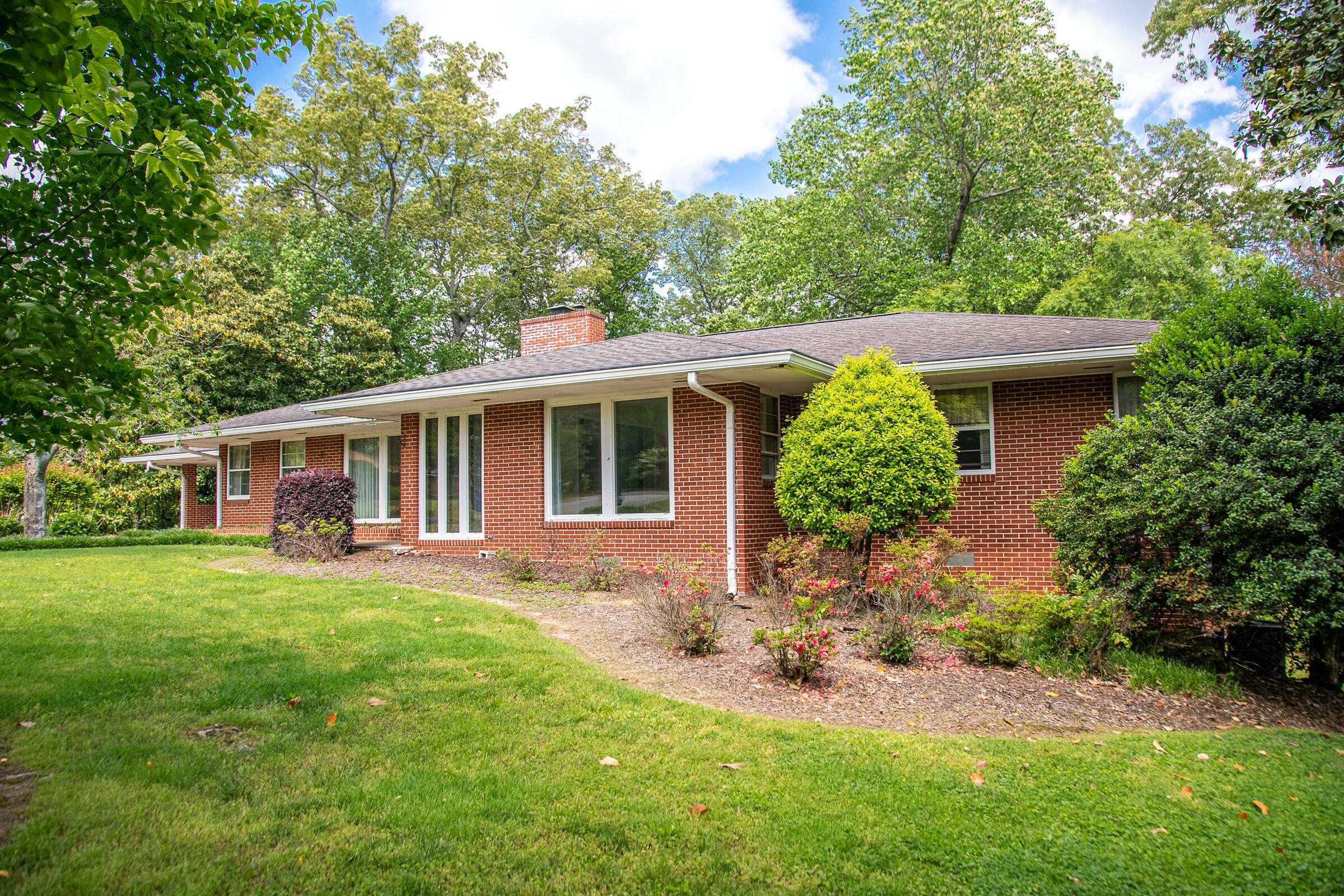 8 N Lynncrest Drive
