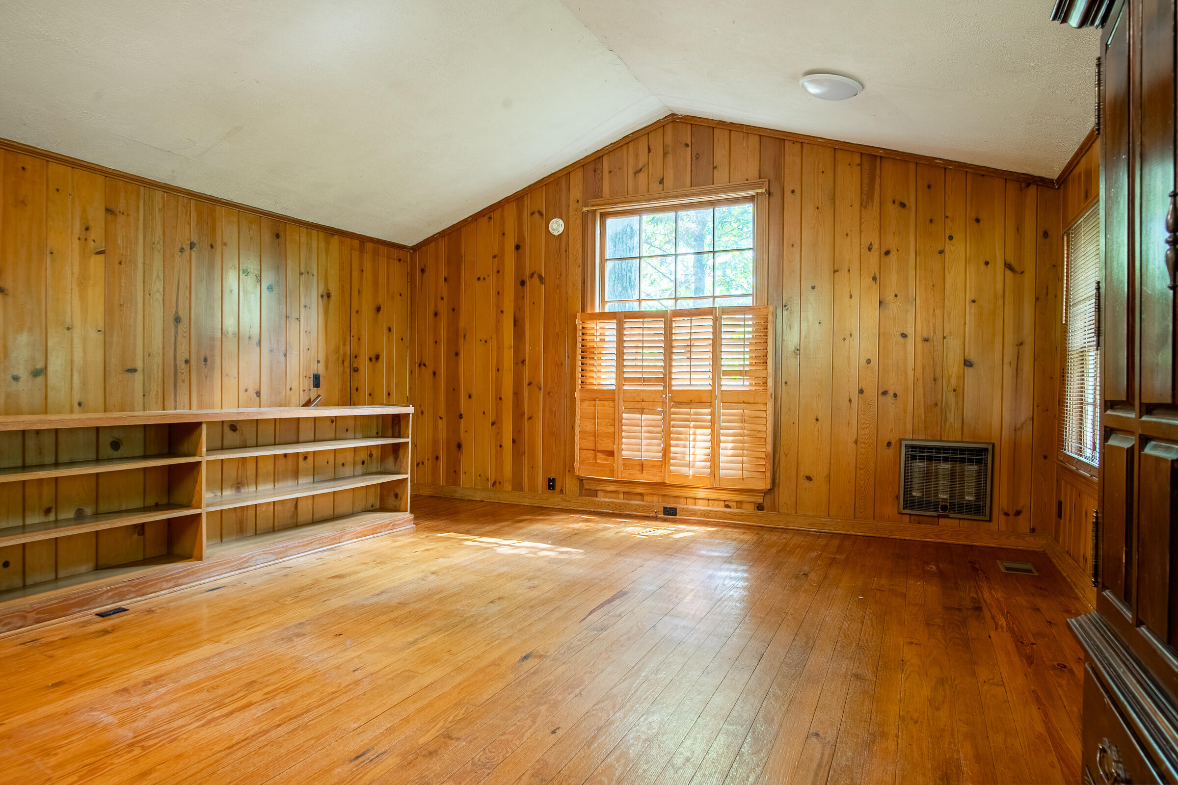 109 Robin Hood Trail