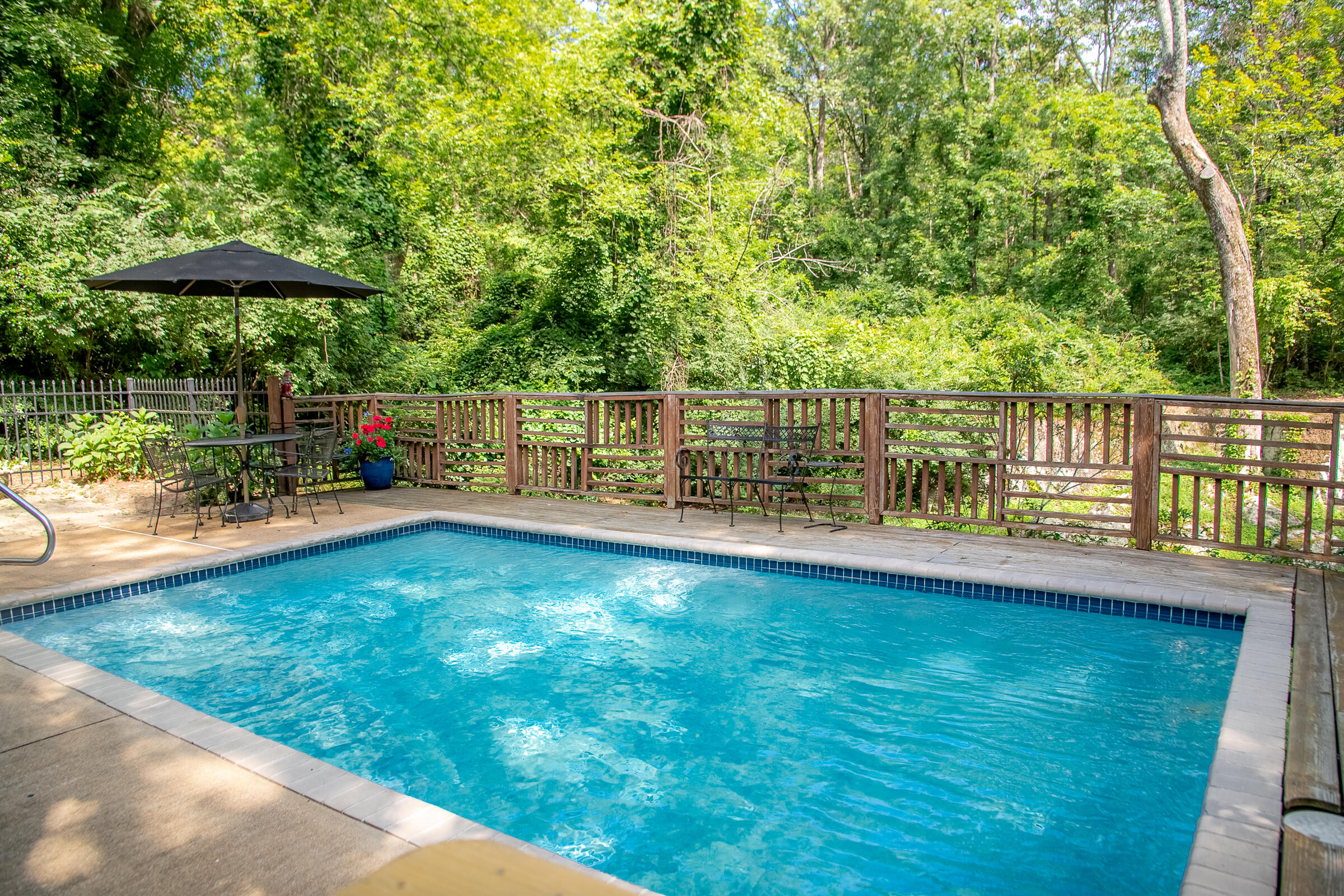 109 Robin Hood Trail