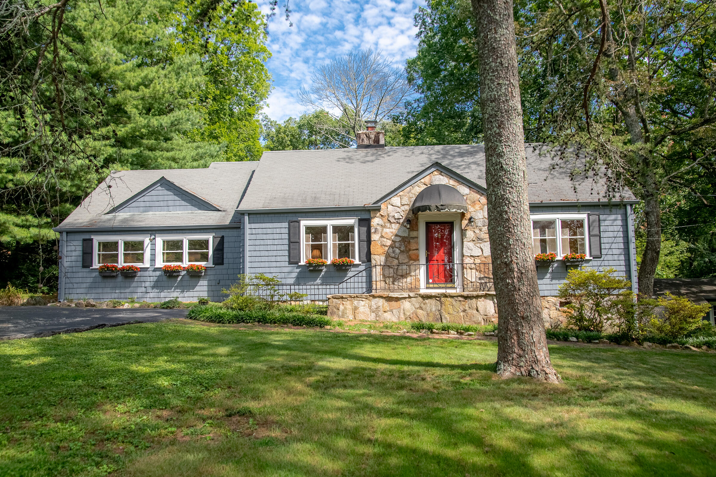 109 Robin Hood Trail