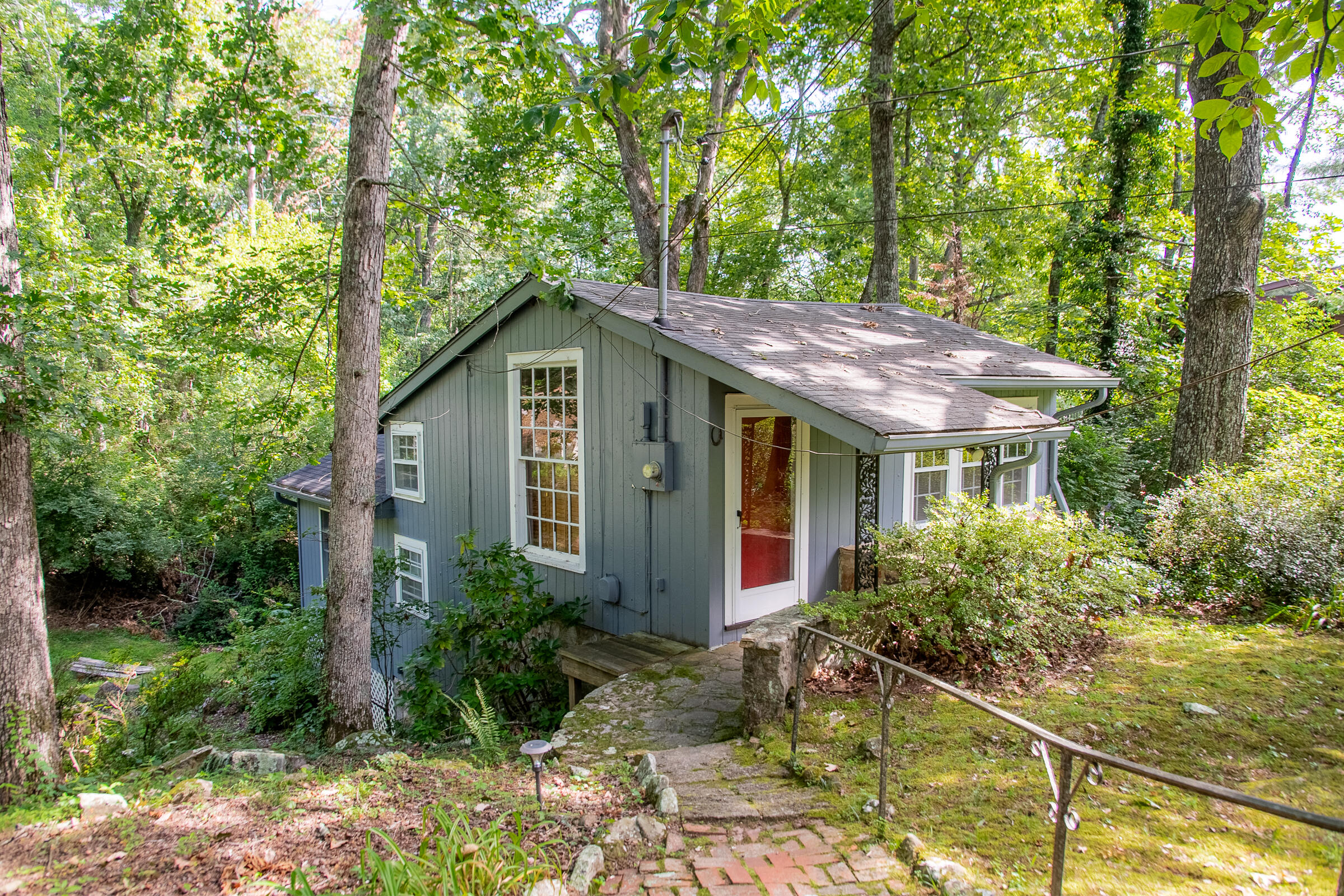 109 Robin Hood Trail
