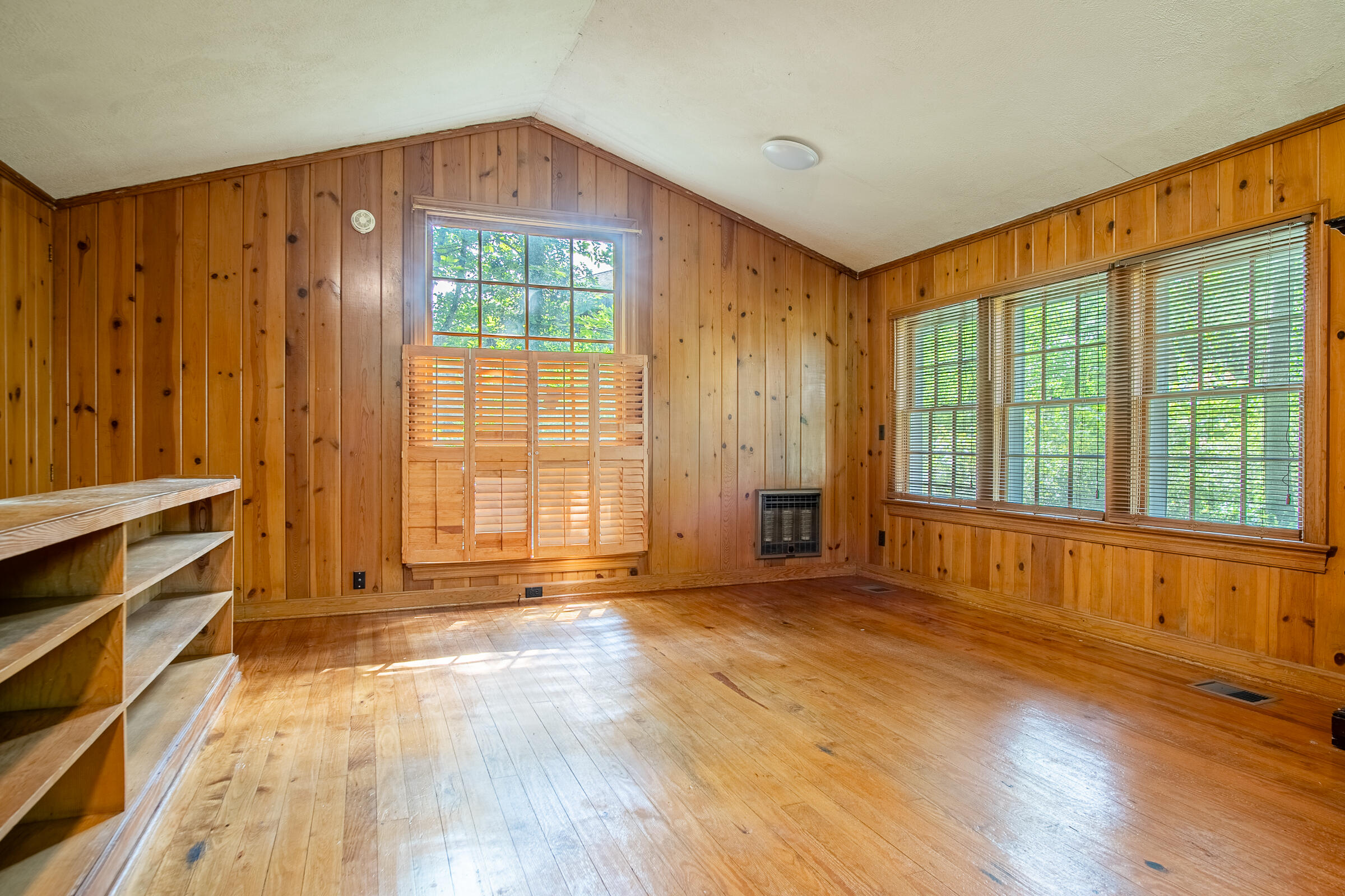 109 Robin Hood Trail