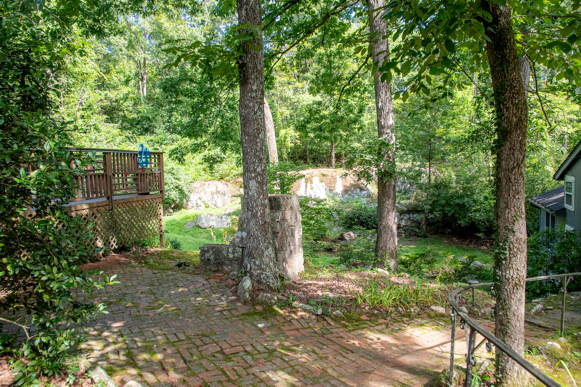 109 Robin Hood Trail