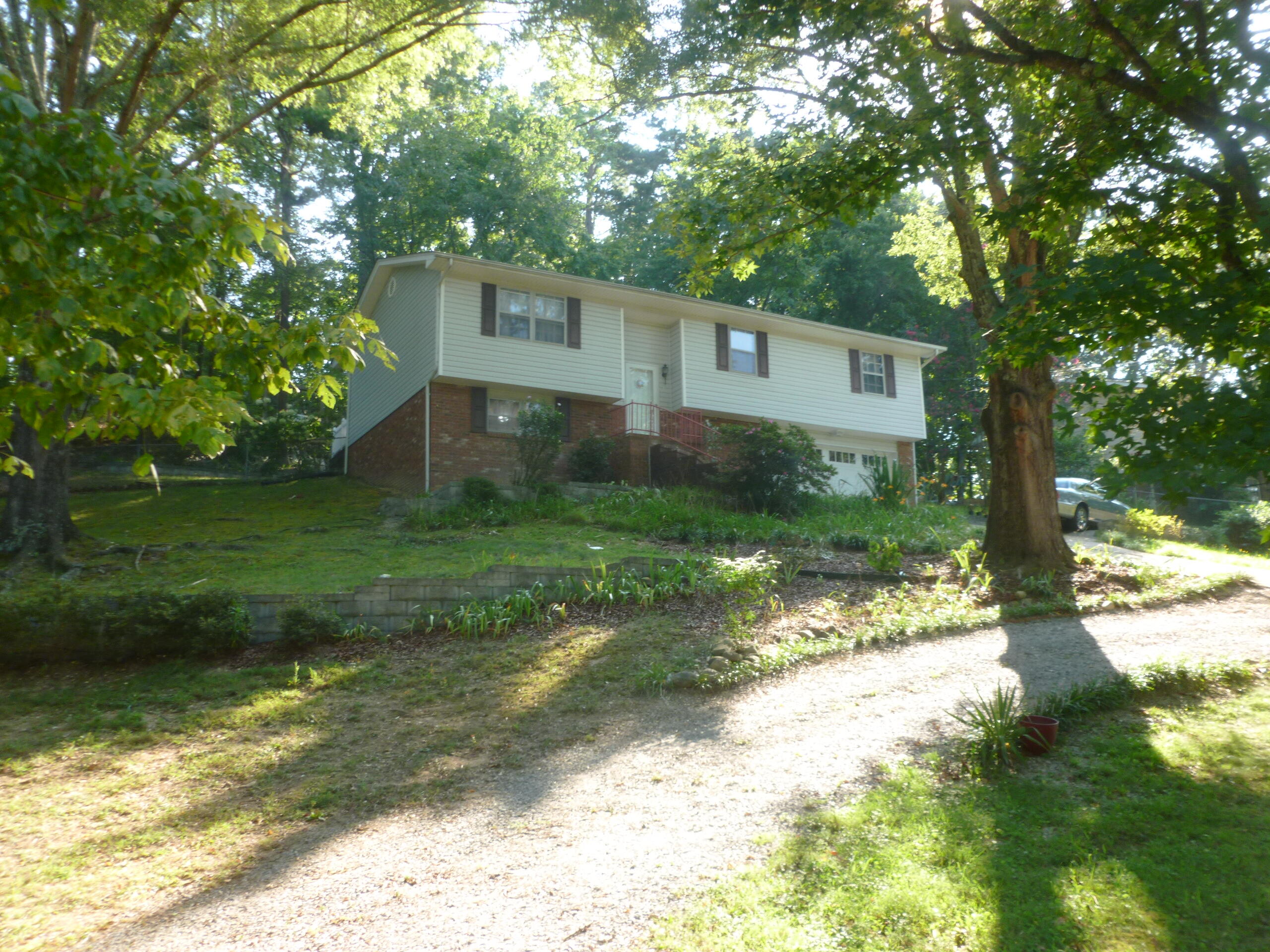 1303 Thrasher Pike