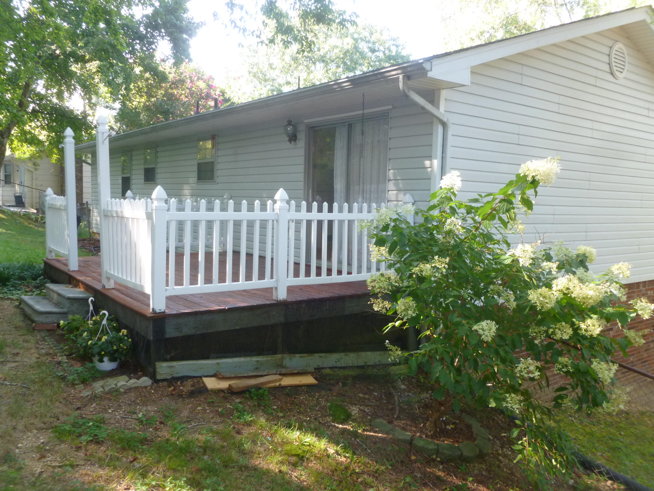 1303 Thrasher Pike