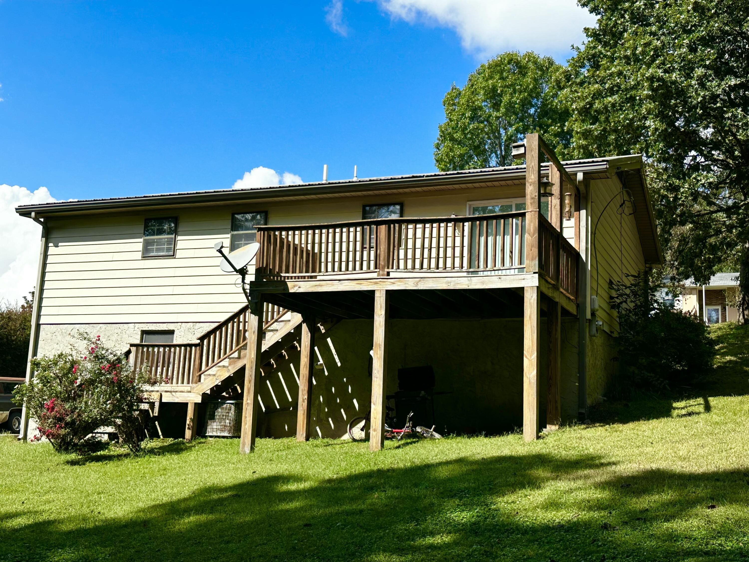 923 Crest Drive
