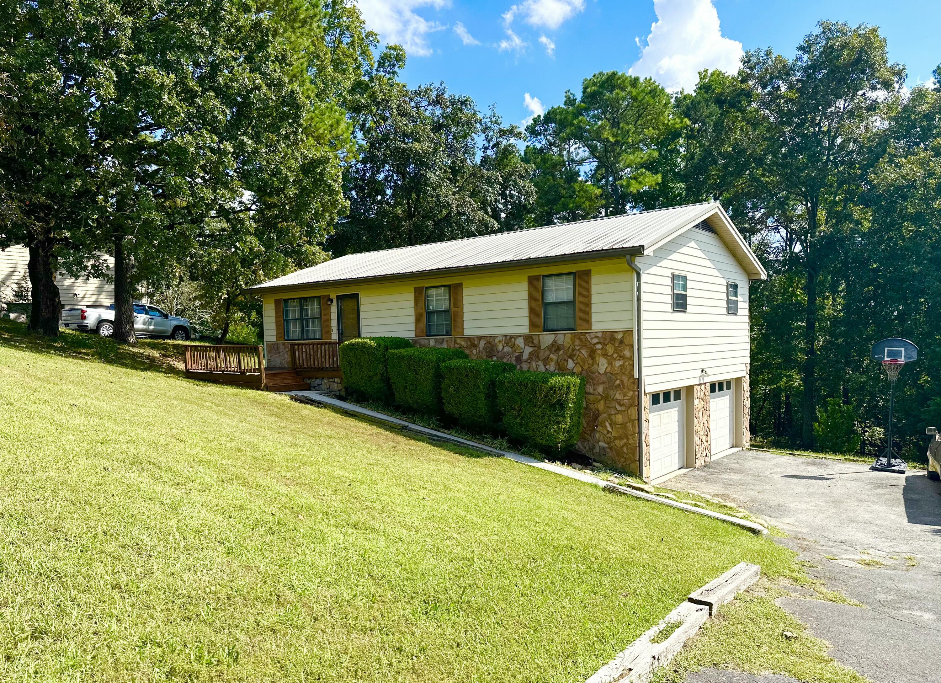 923 Crest Drive