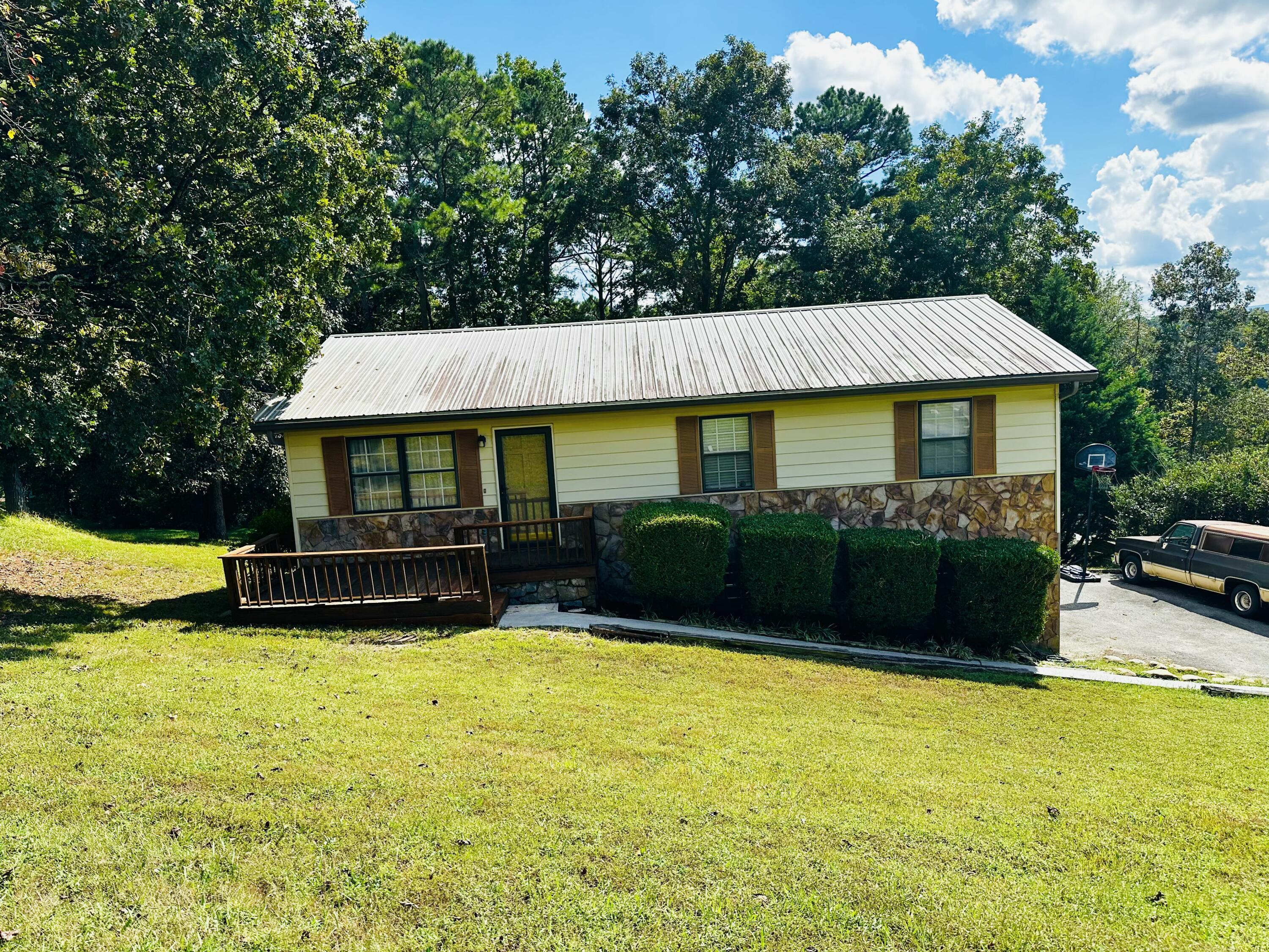 923 Crest Drive