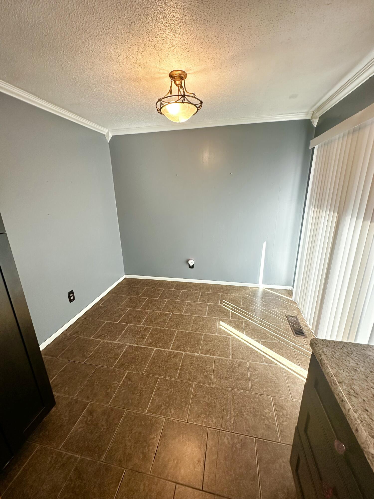 923 Crest Drive