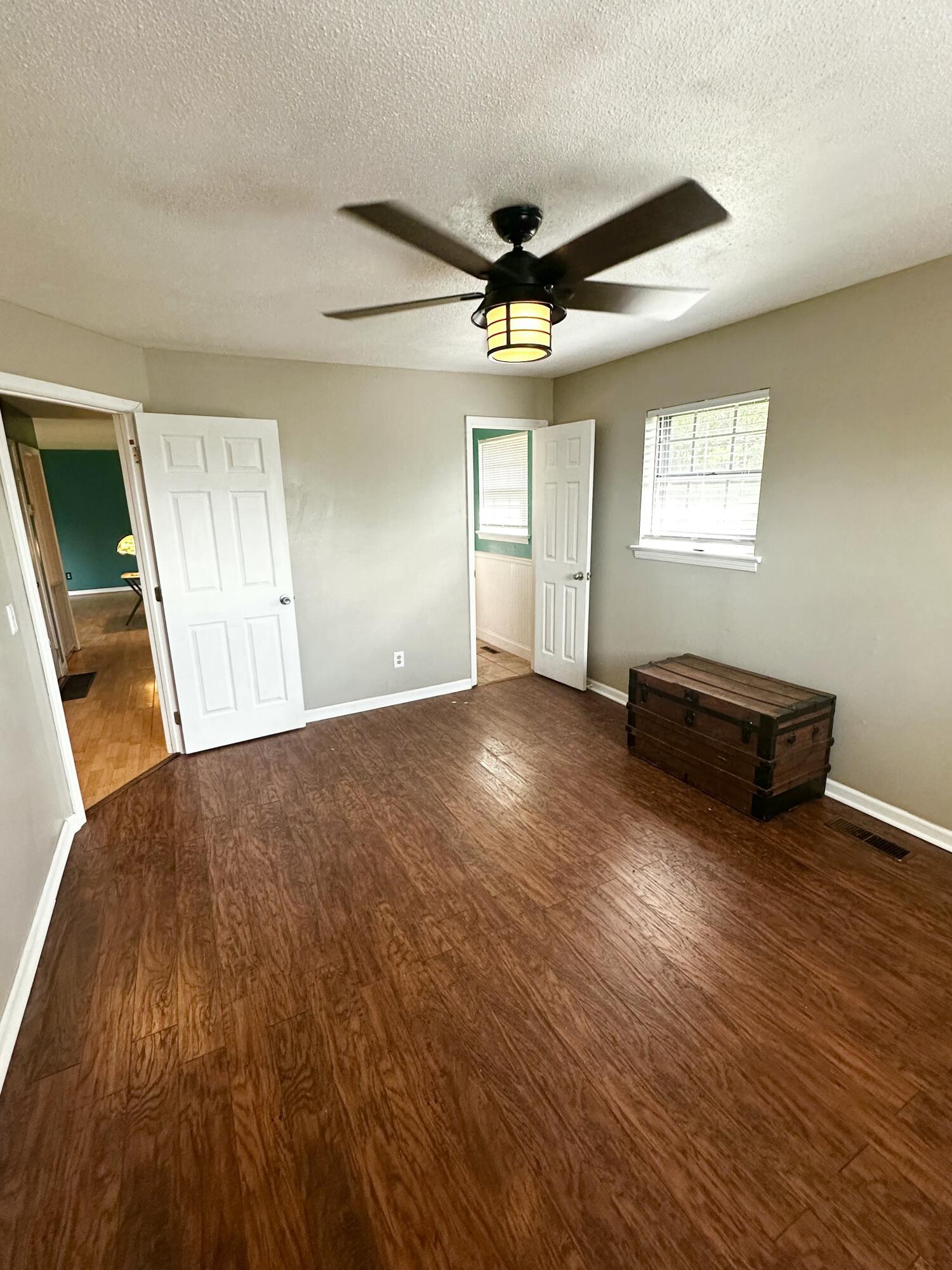 923 Crest Drive
