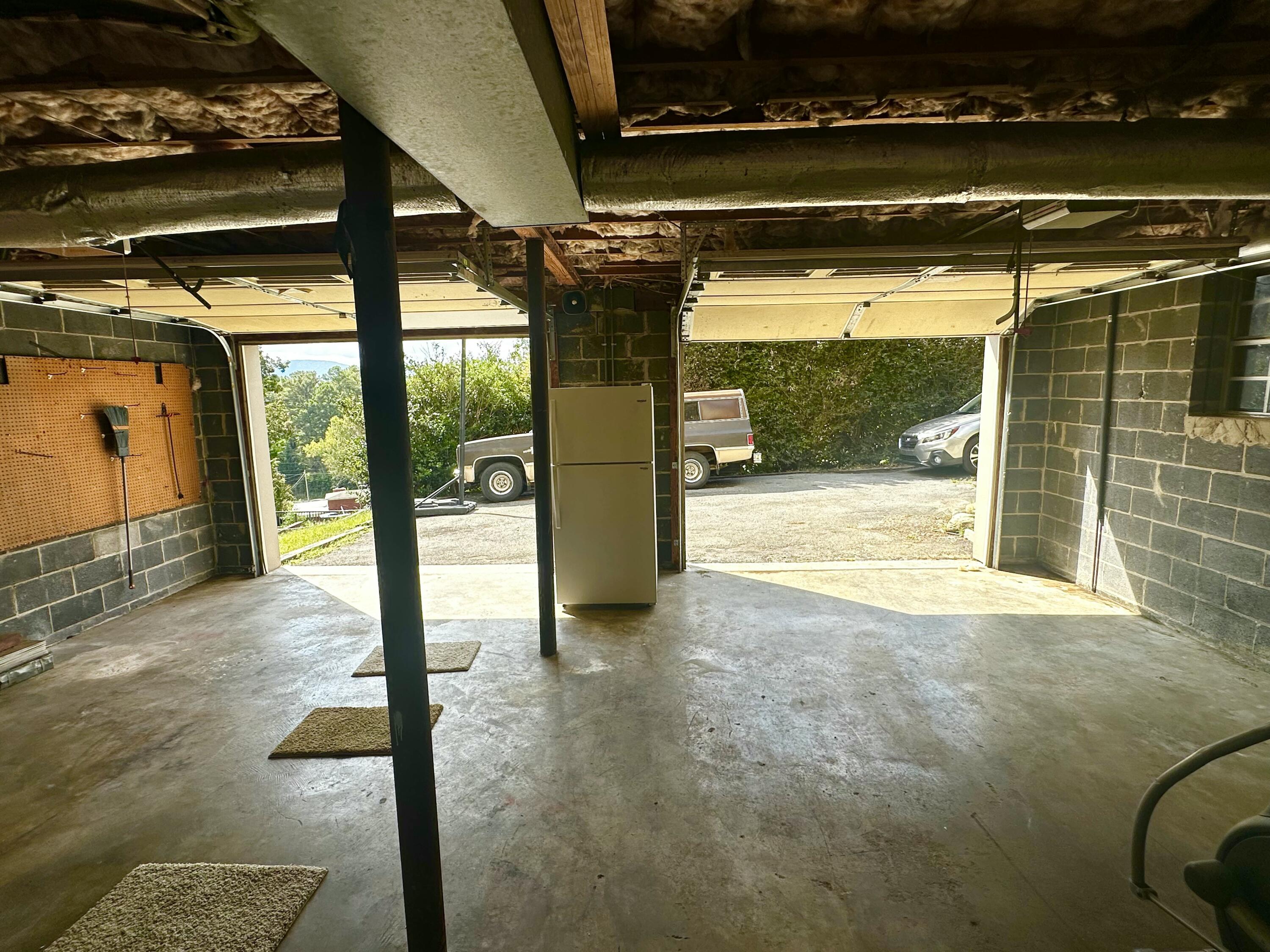 923 Crest Drive