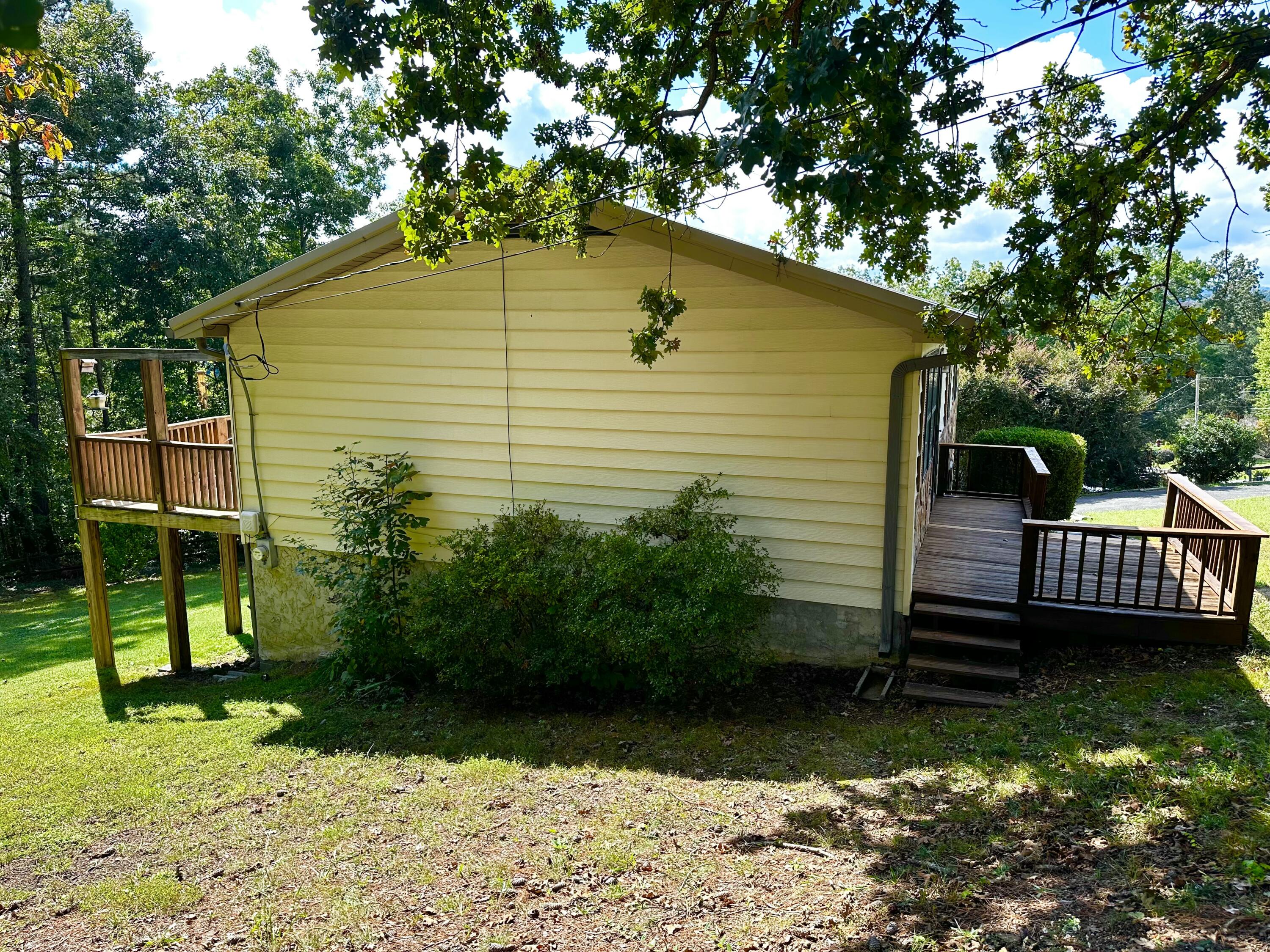 923 Crest Drive