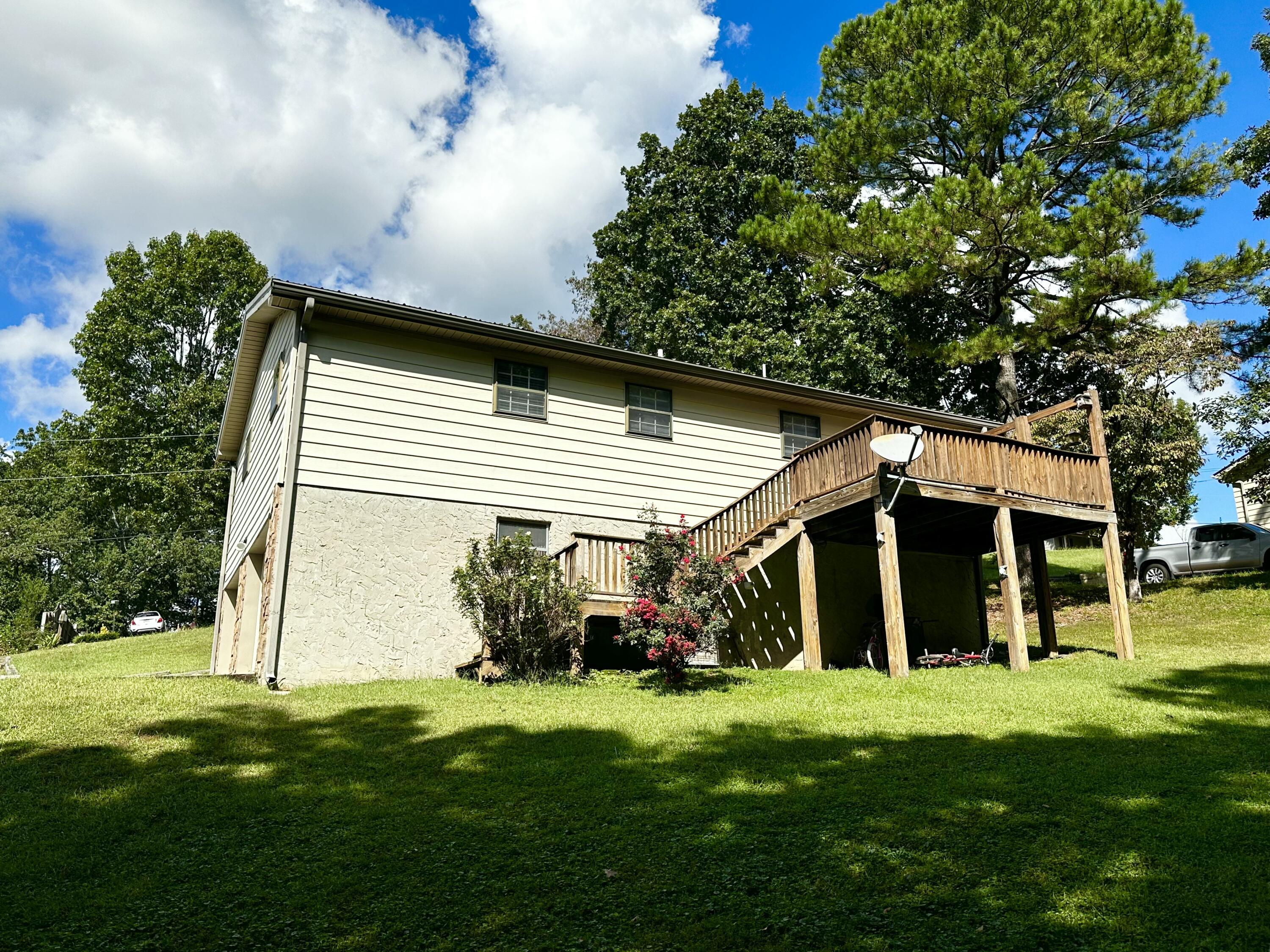 923 Crest Drive