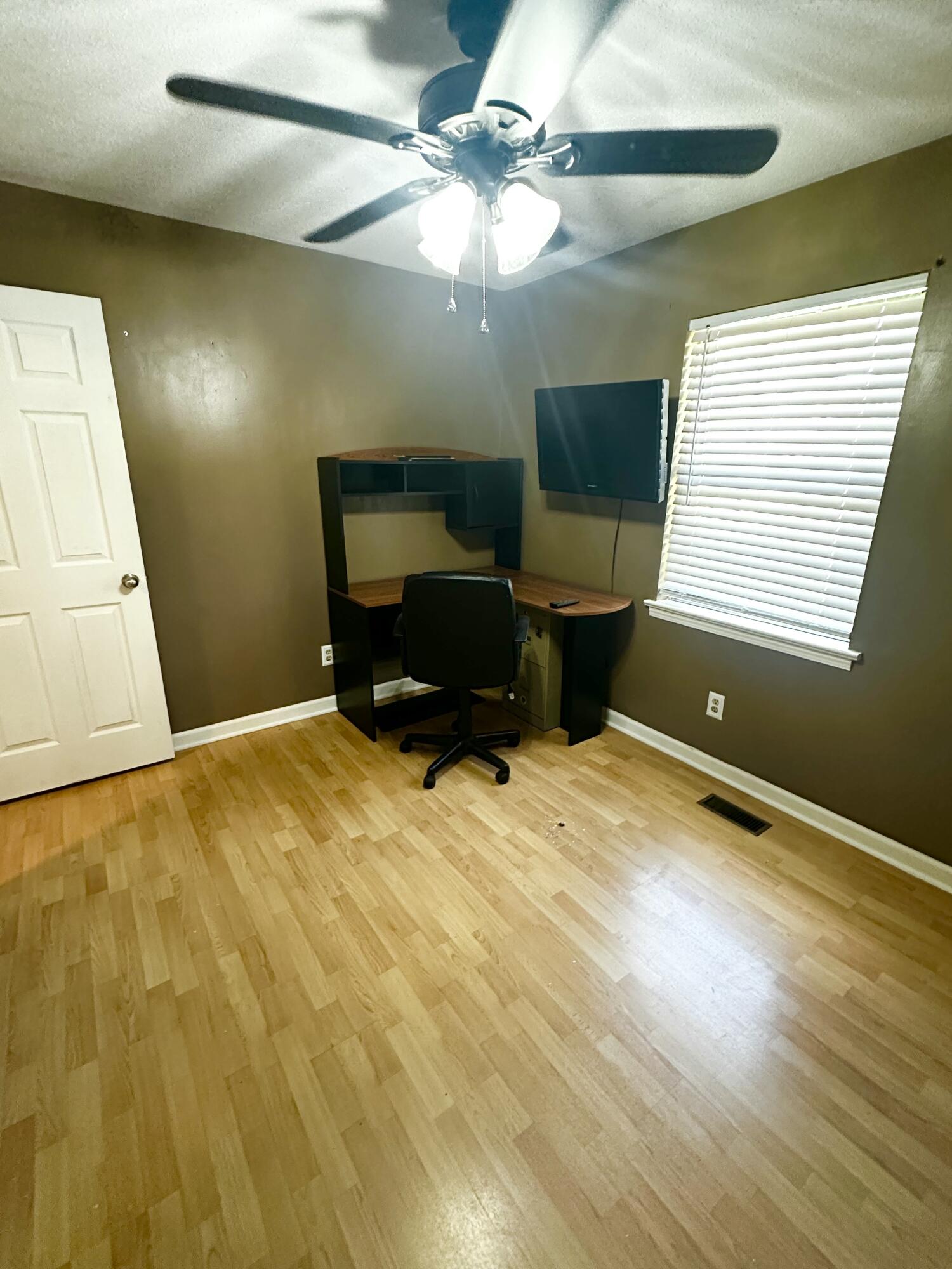 923 Crest Drive