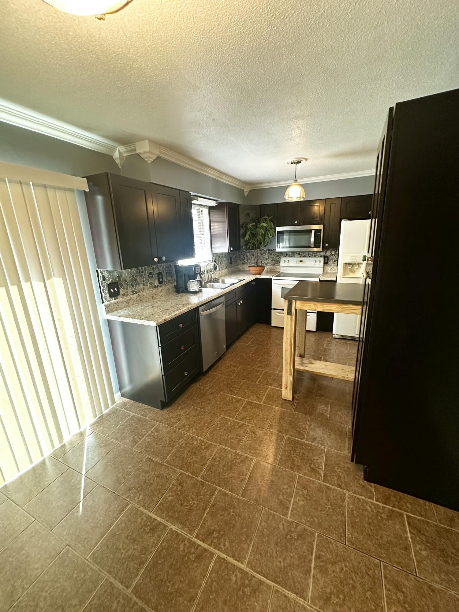 923 Crest Drive