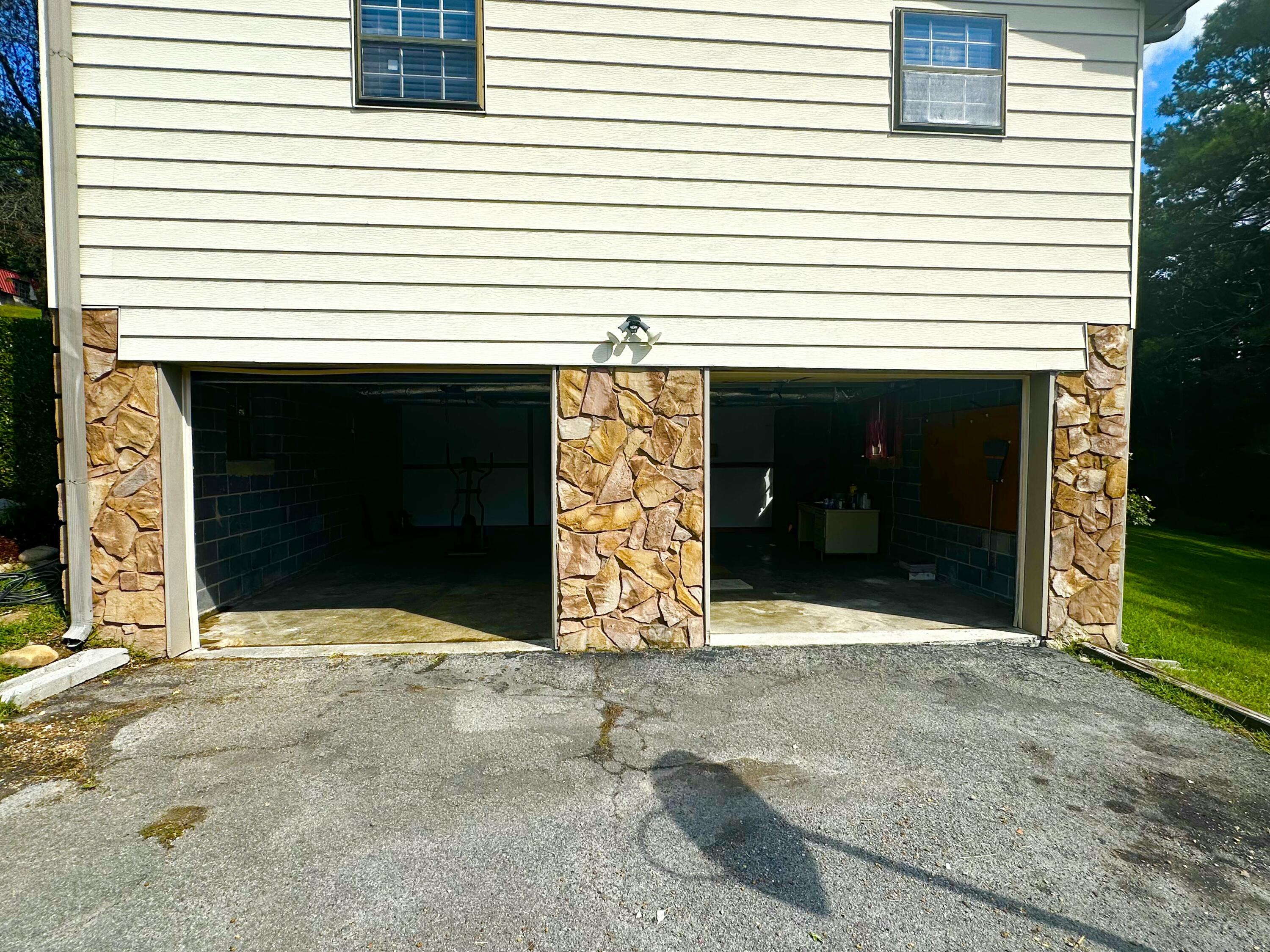 923 Crest Drive