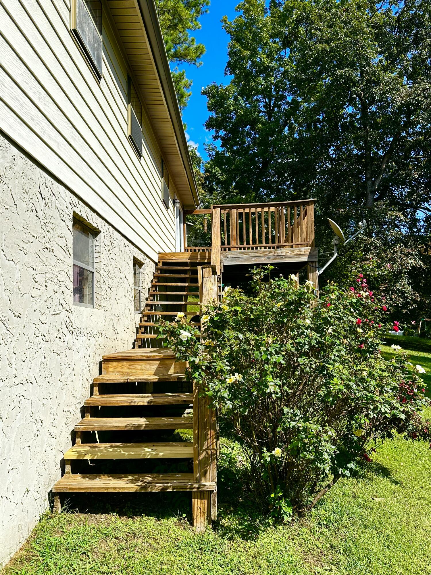 923 Crest Drive