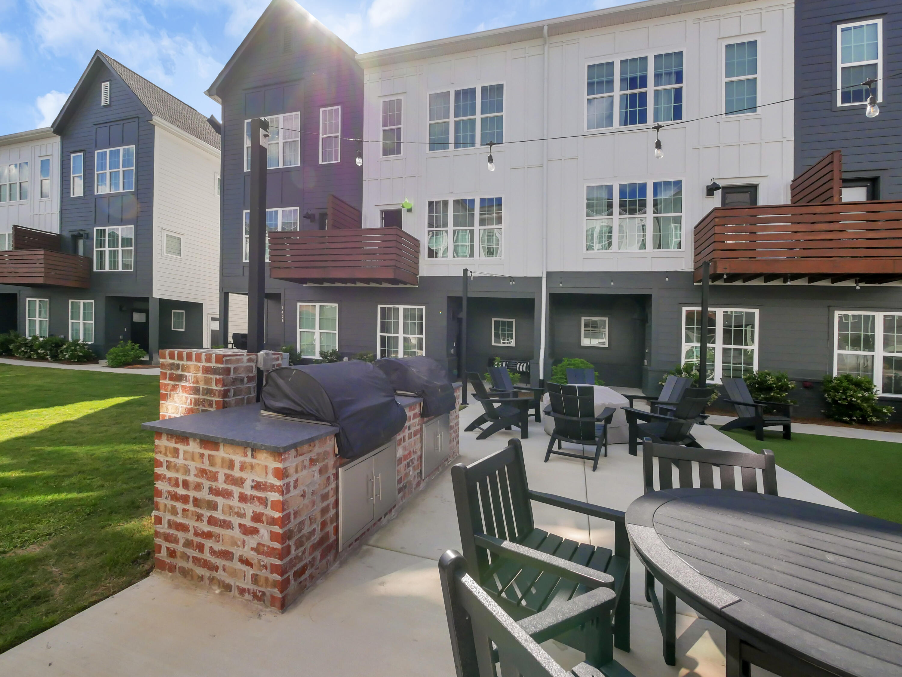 122 E 19th Street