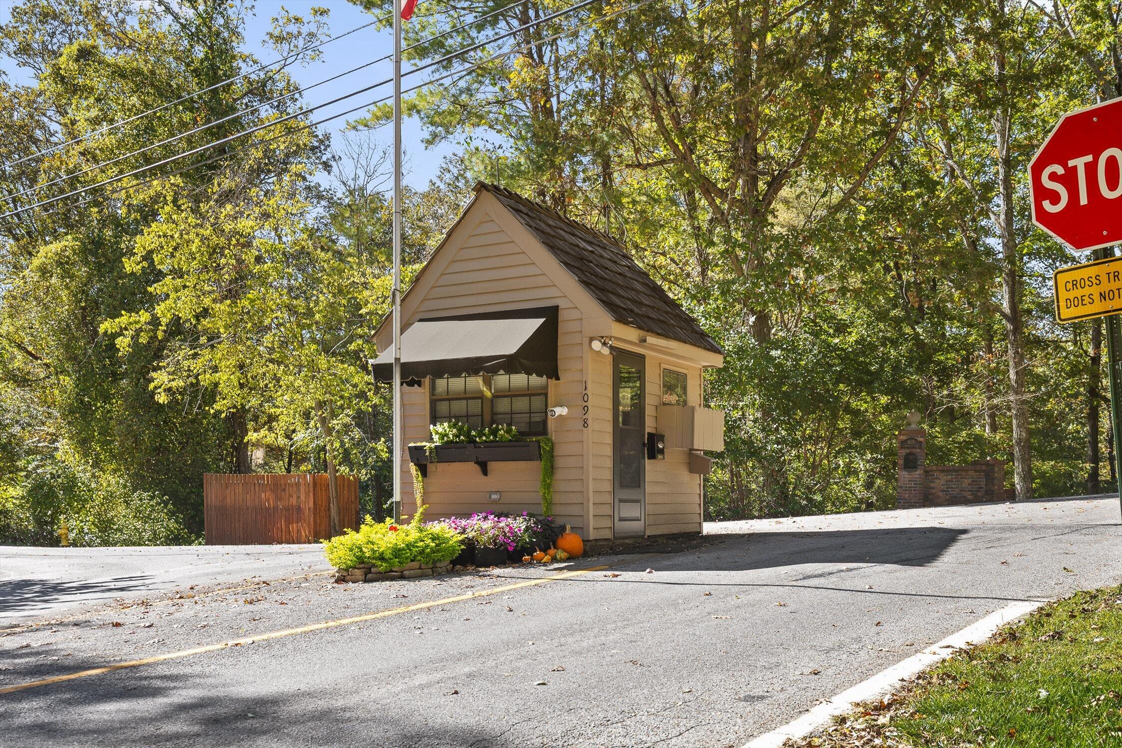 4 S Bluff Road, Chattanooga