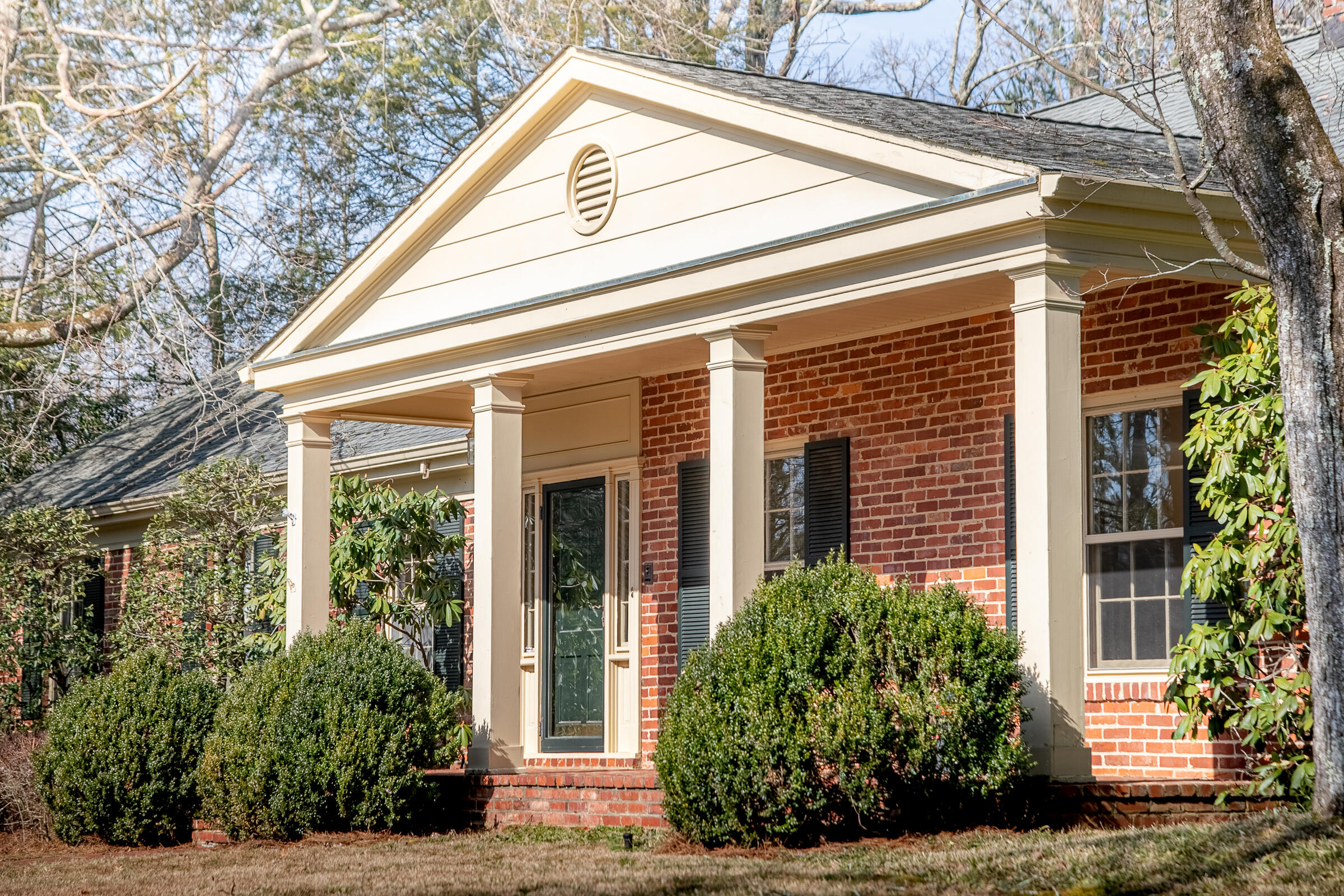 121 W Watkins Street