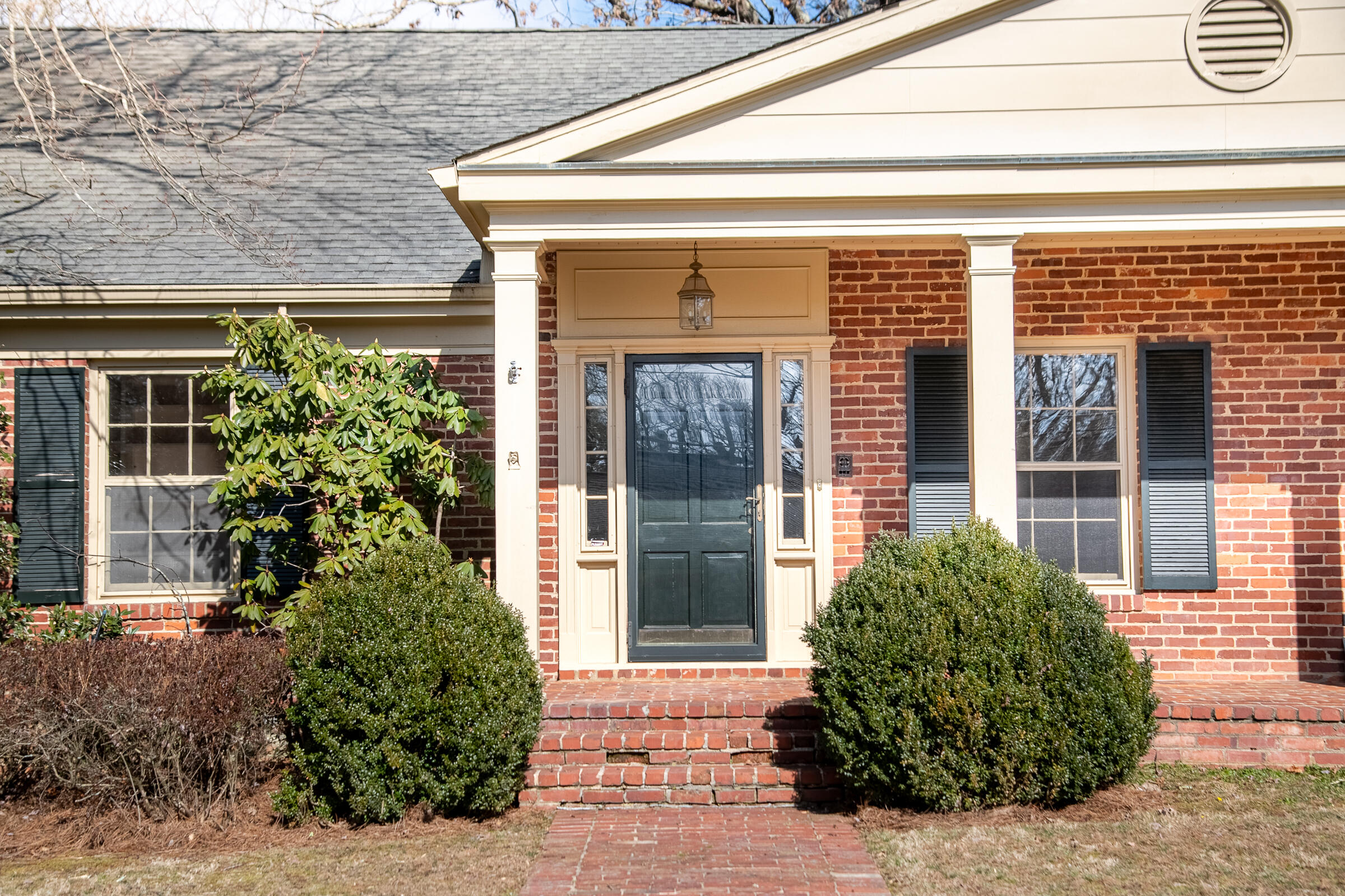 121 W Watkins Street