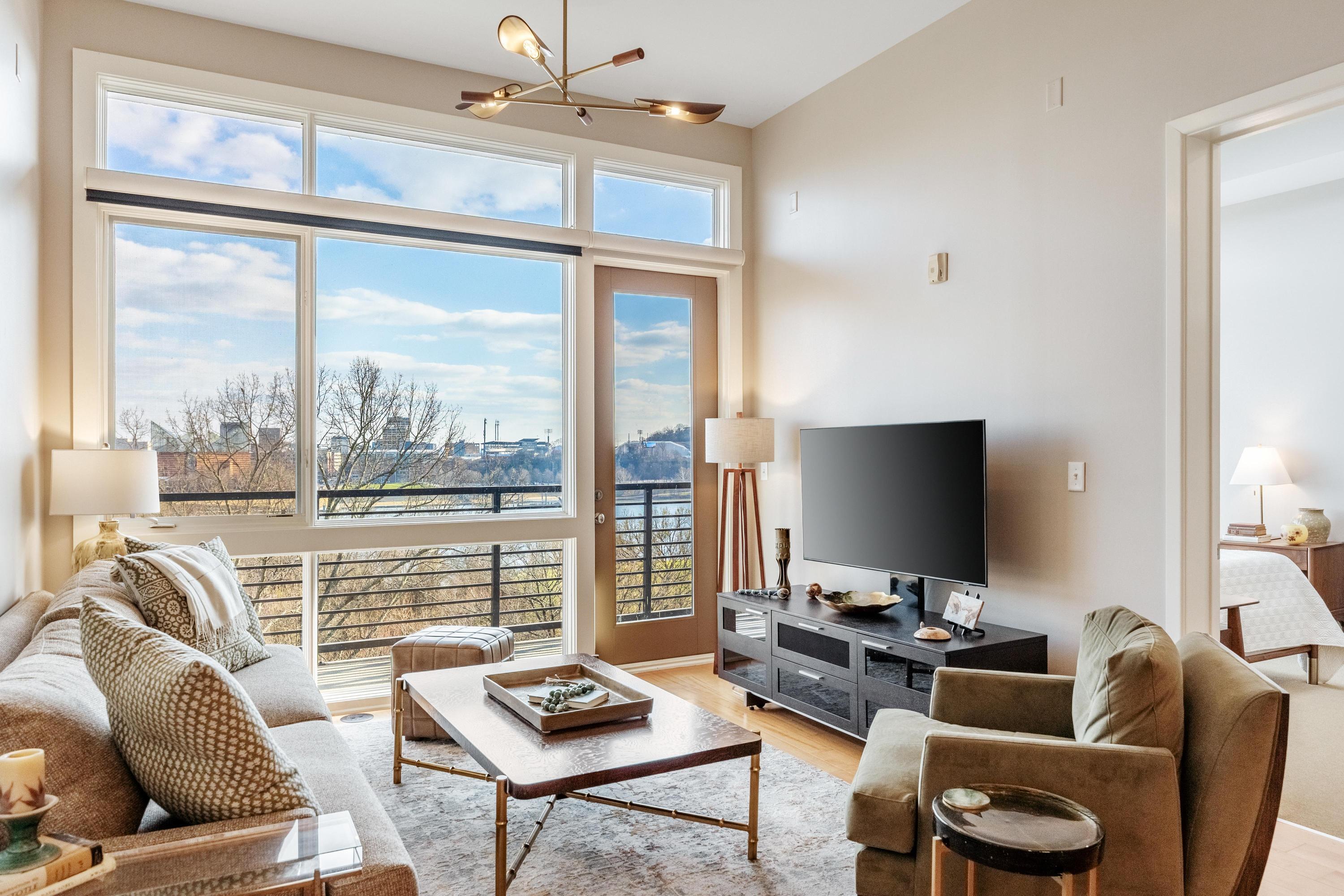 200 Manufacturers Road, 713