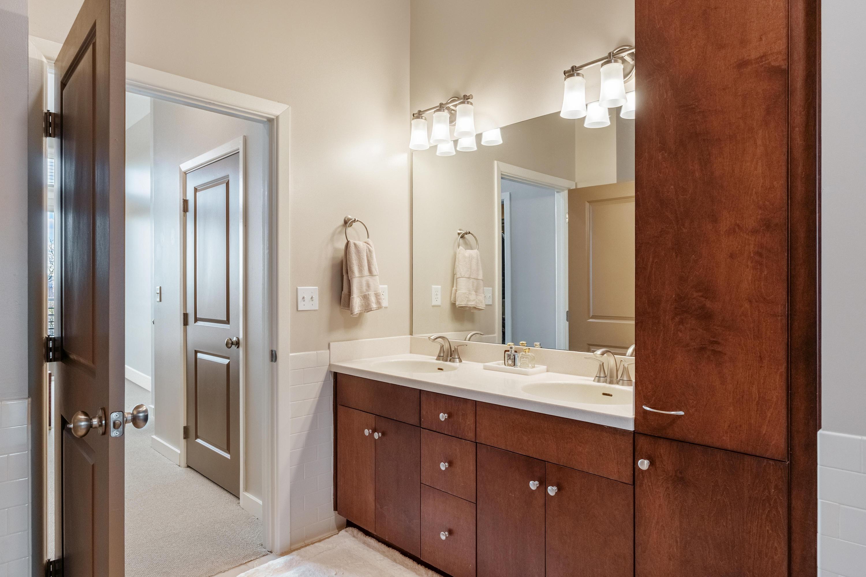 200 Manufacturers Road, 713