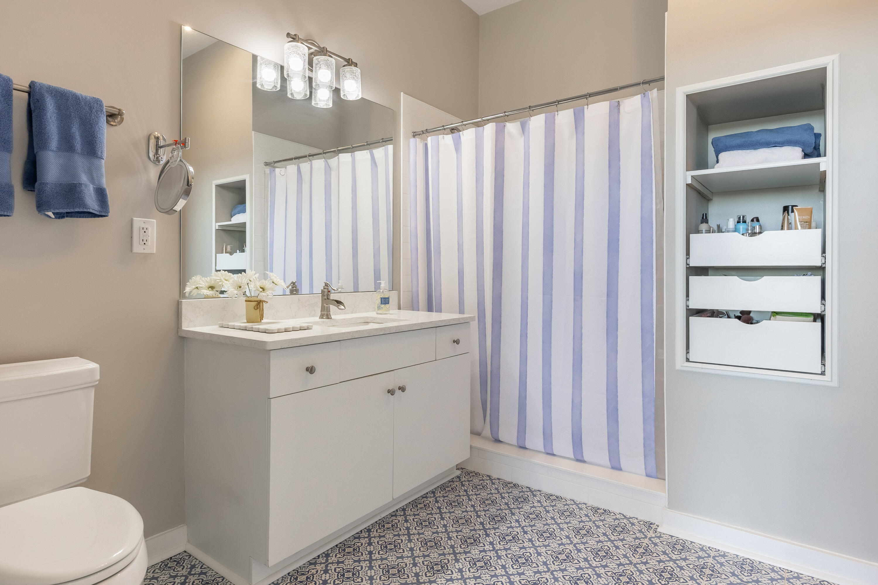 200 Manufacturers Road, Apt 707