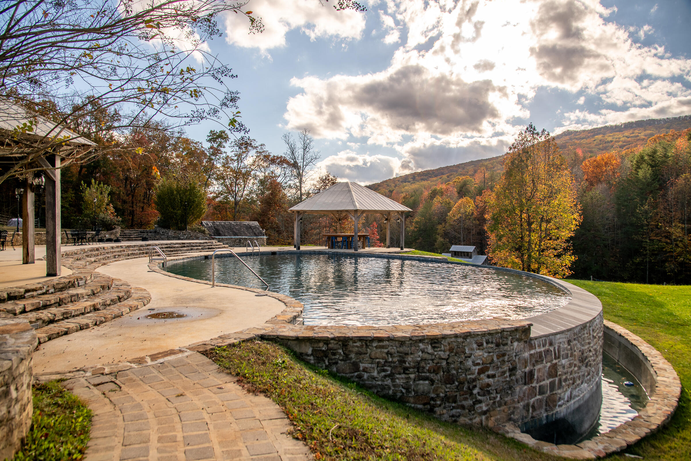 45 Valley Rim Drive, 45