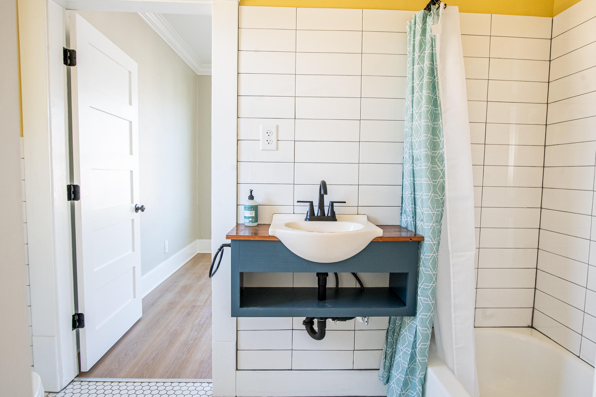 215 Hillcrest Avenue