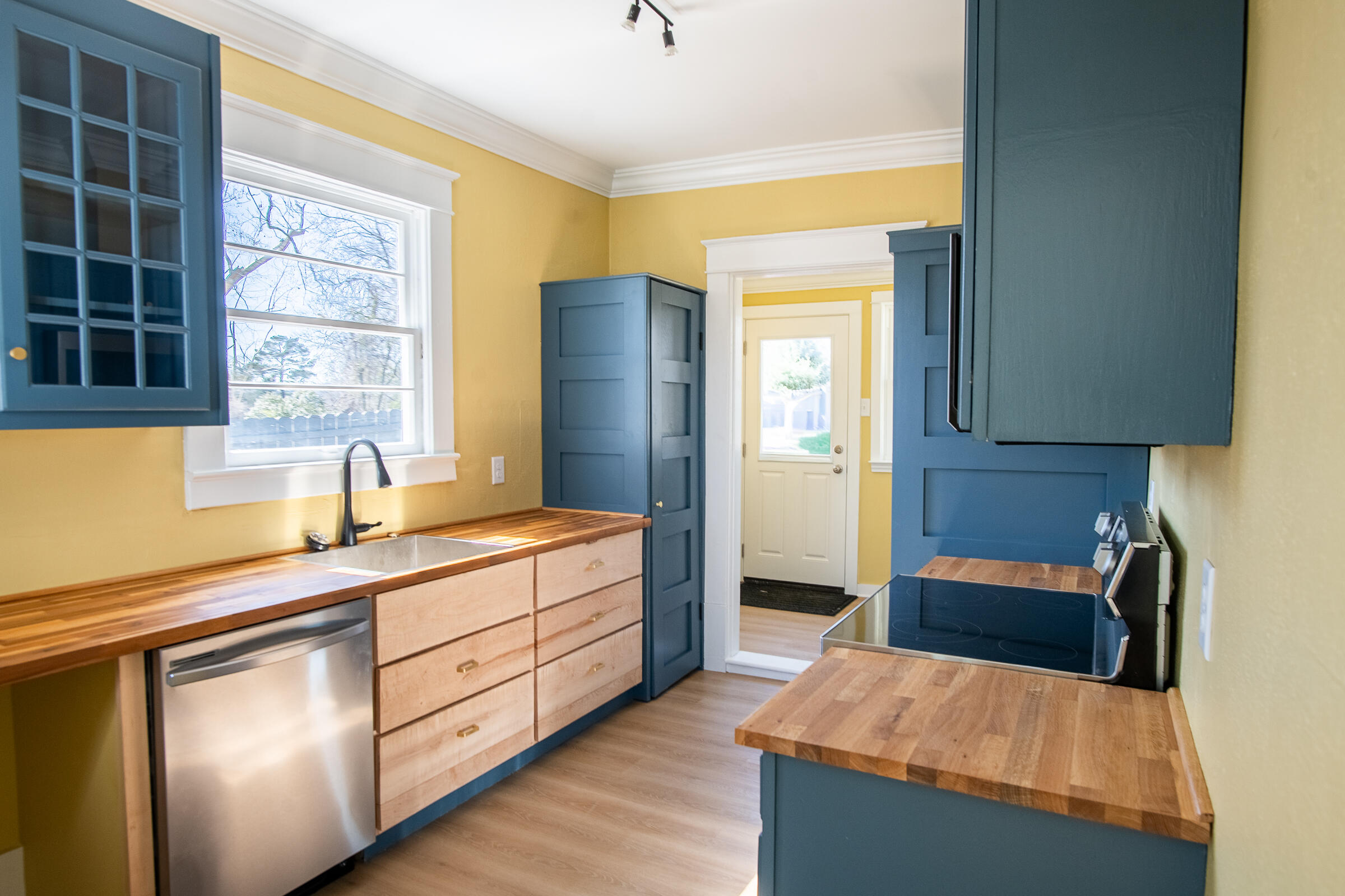 215 Hillcrest Avenue