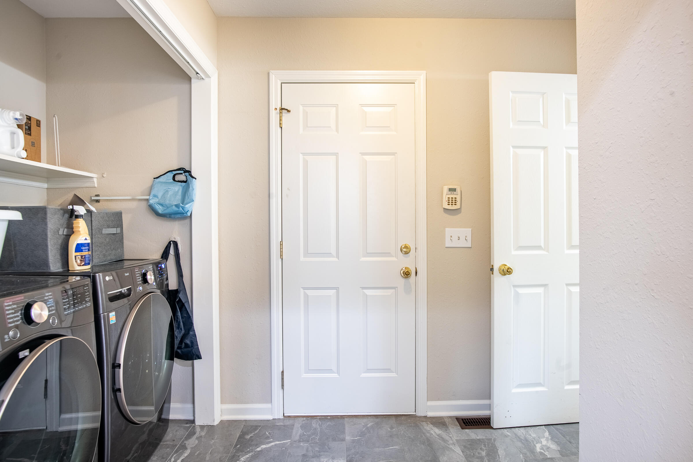 2925 Gold Point Circle S