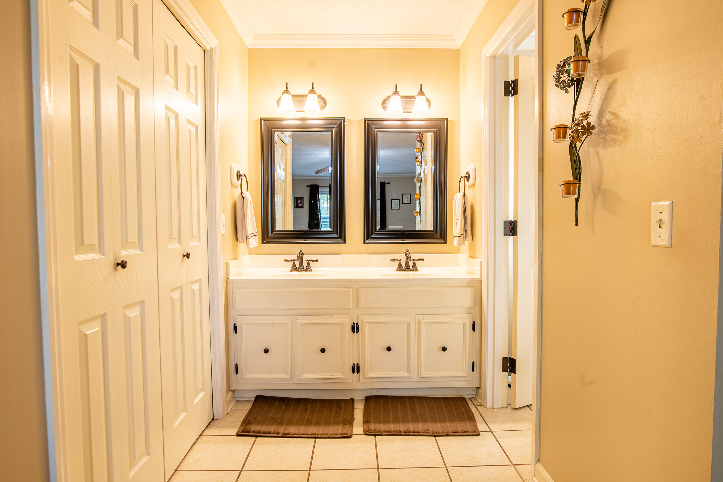 5702 Queen Mary Lane