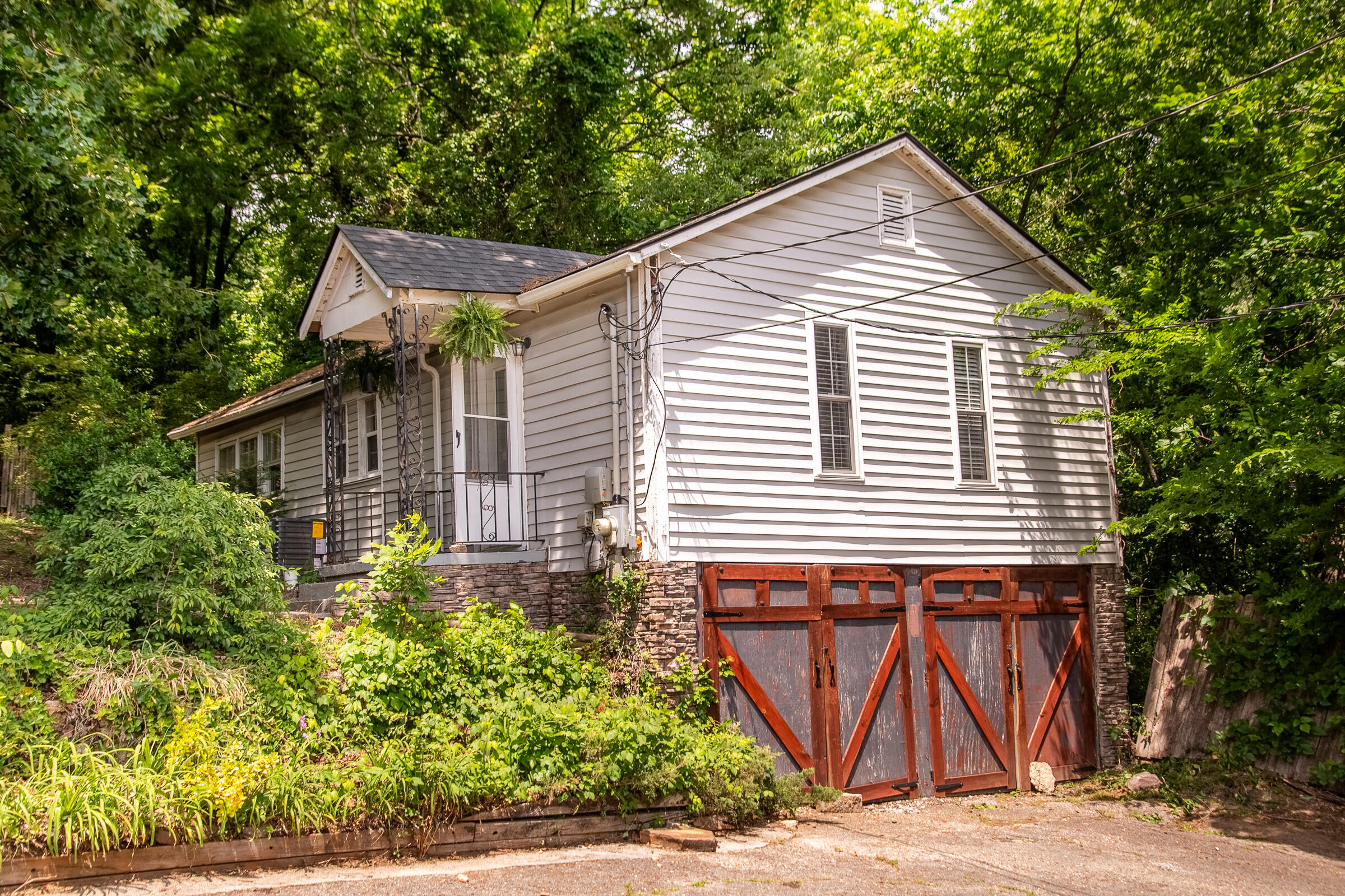 811 Poindexter Avenue