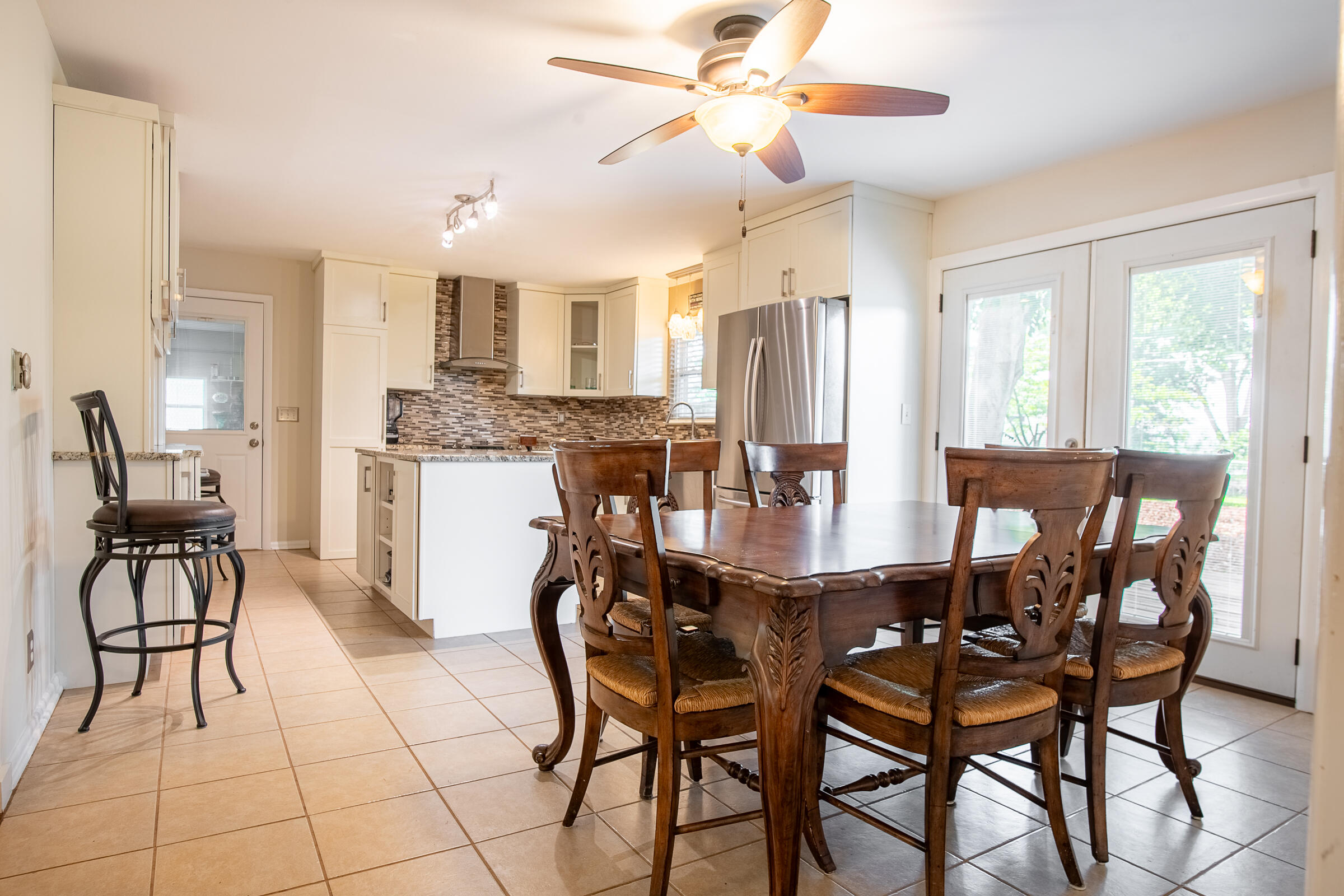 4633 Cloverdale Loop