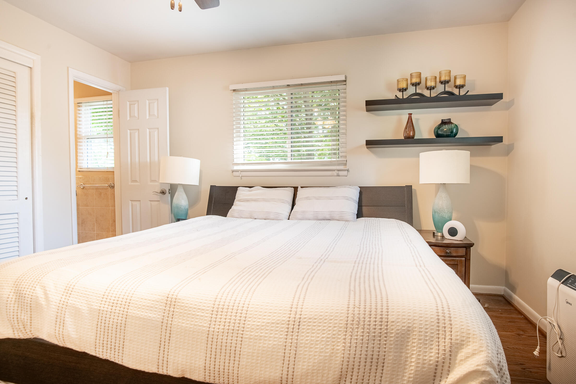 4633 Cloverdale Loop