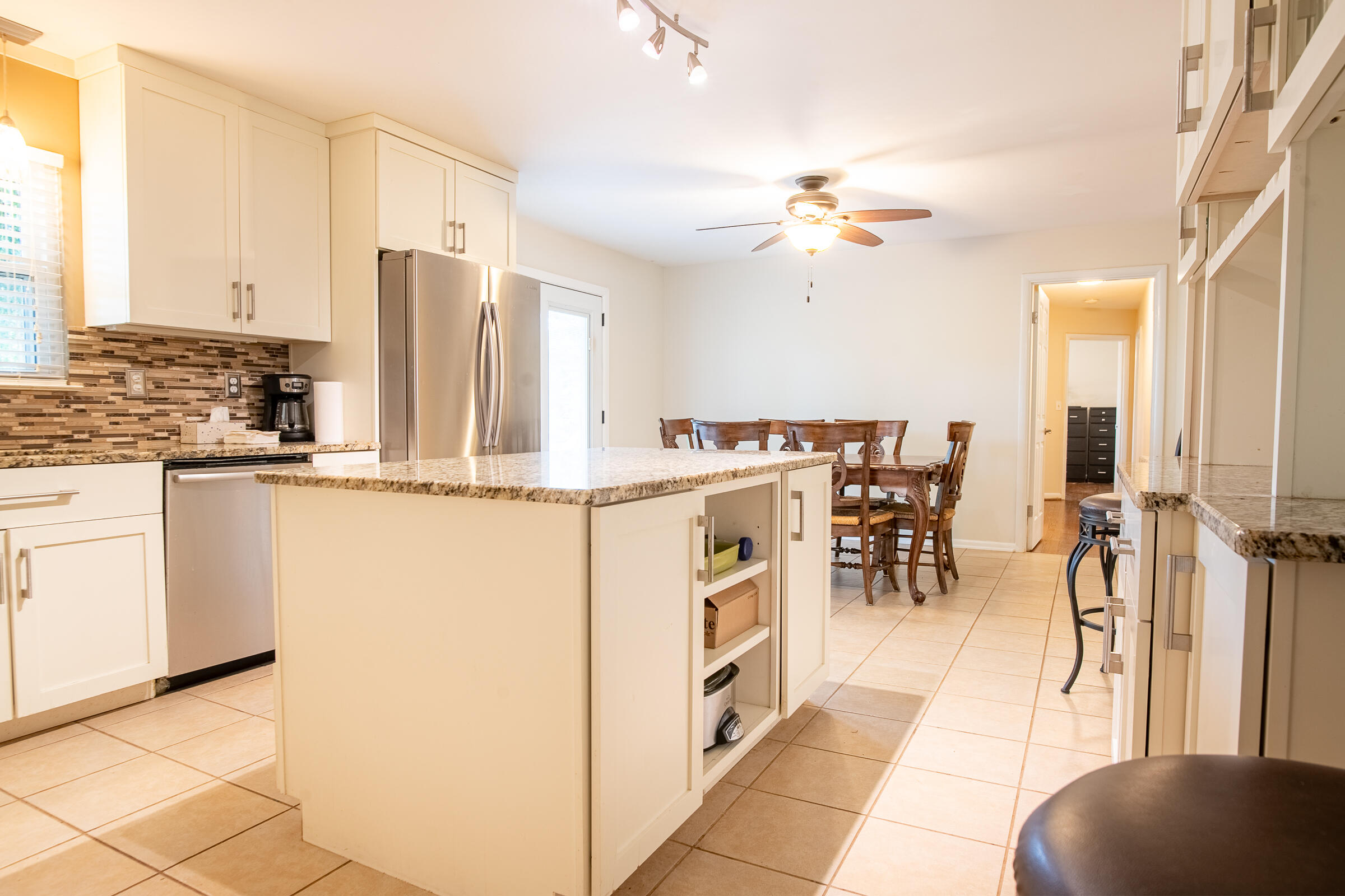 4633 Cloverdale Loop