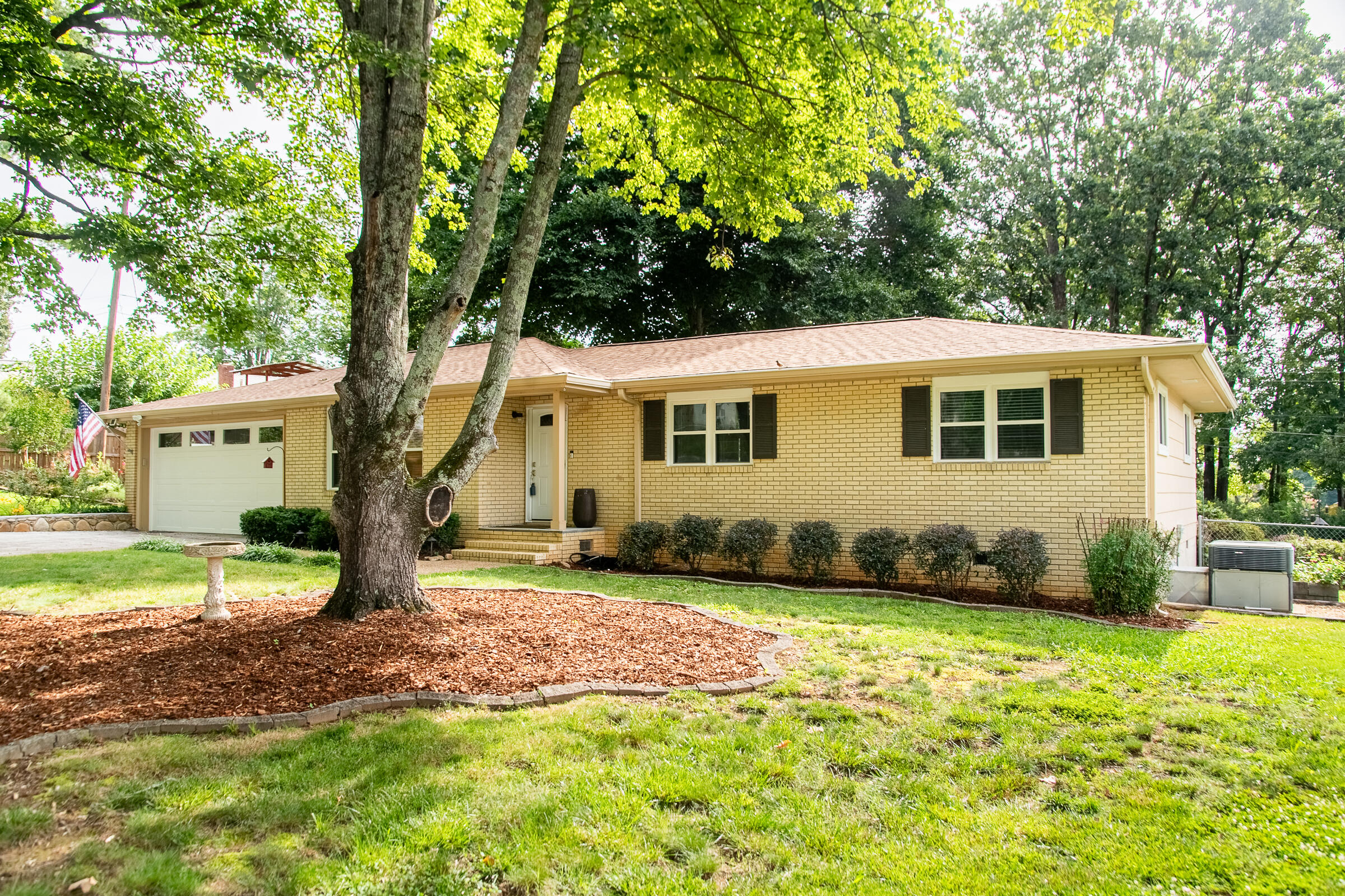4633 Cloverdale Loop